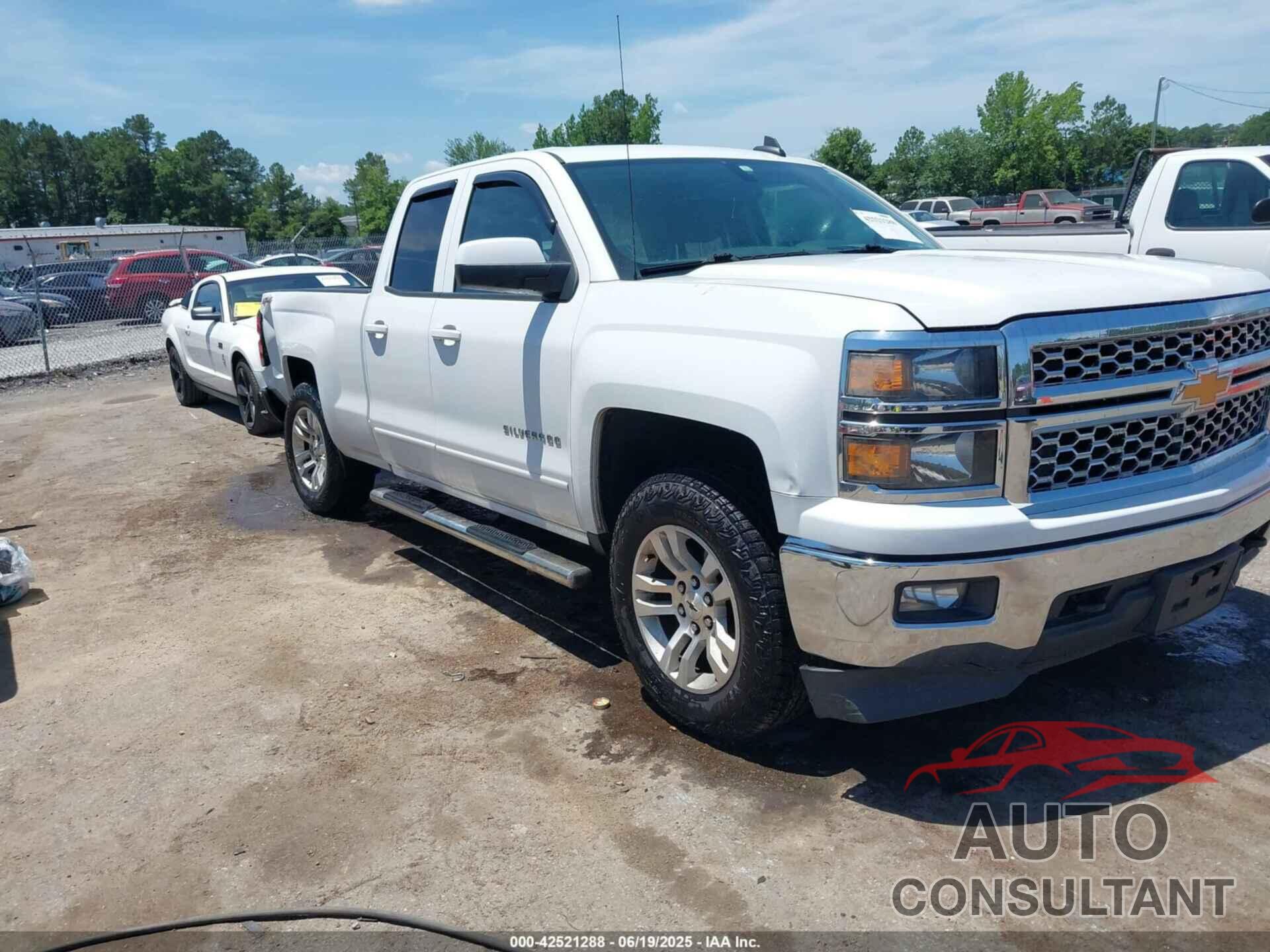 CHEVROLET SILVERADO 1500 2015 - 1GCVKREC4FZ311085