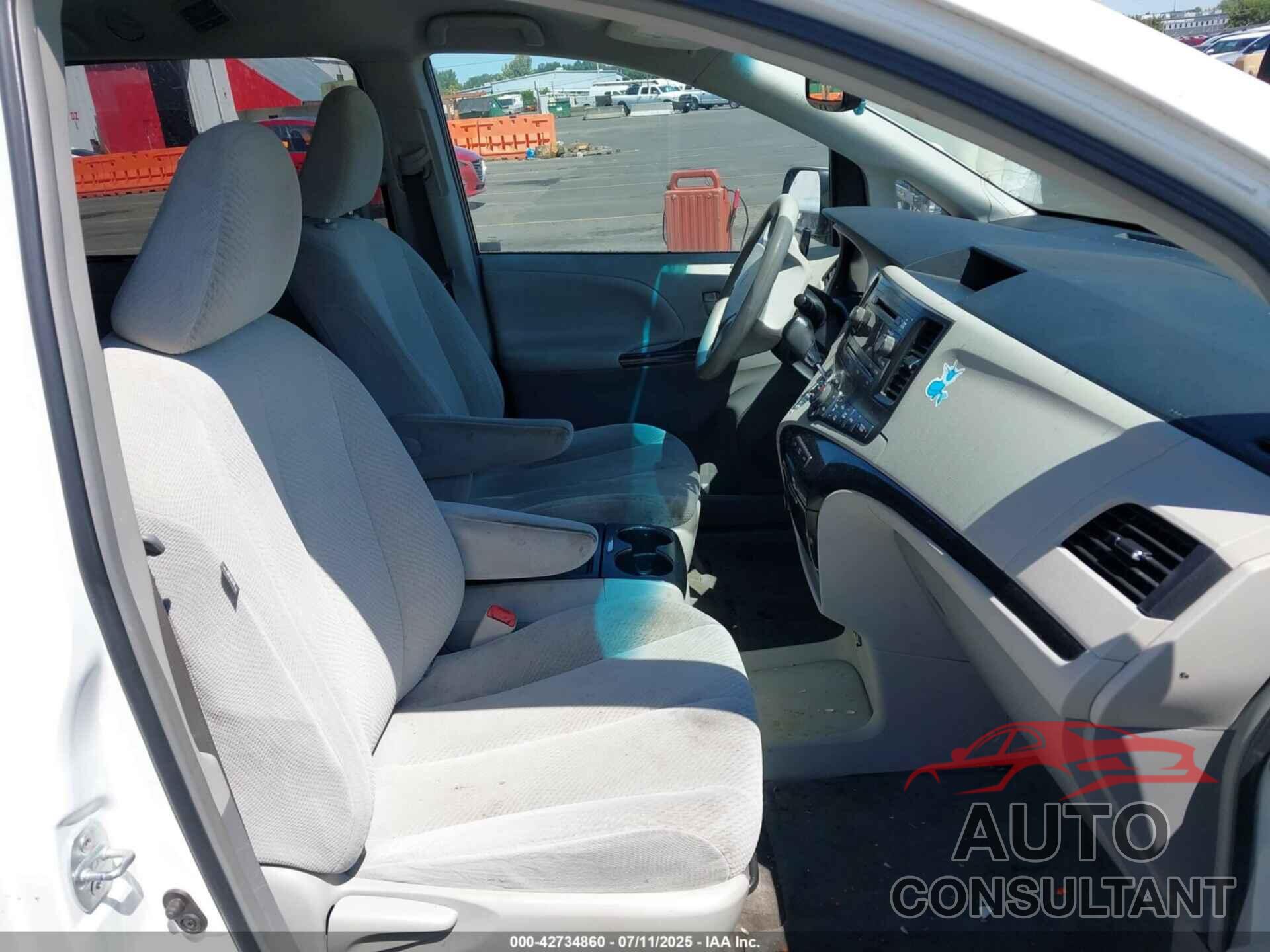 TOYOTA SIENNA 2013 - 5TDKK3DC0DS352376