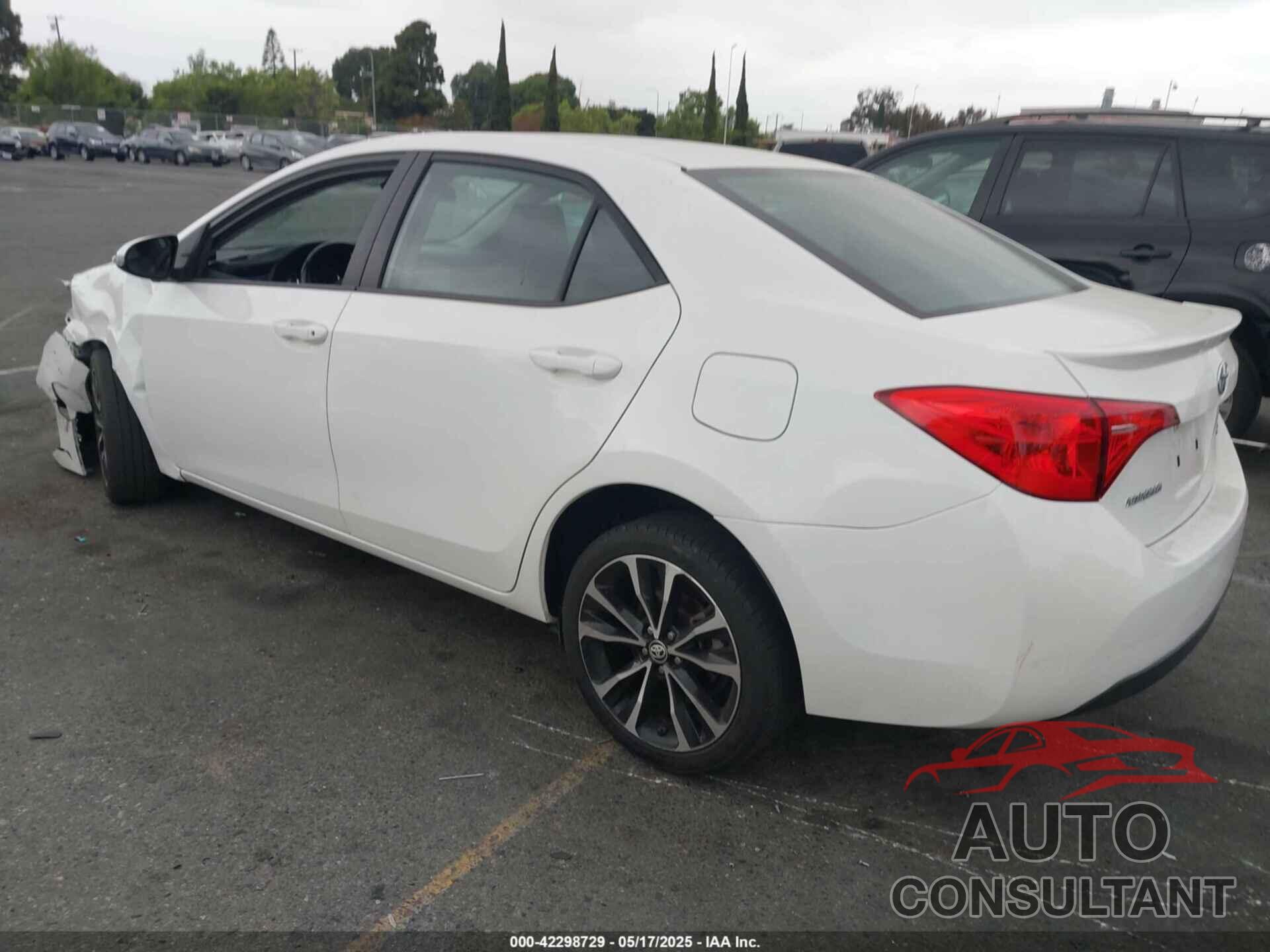 TOYOTA COROLLA 2018 - 5YFBURHEXJP817498