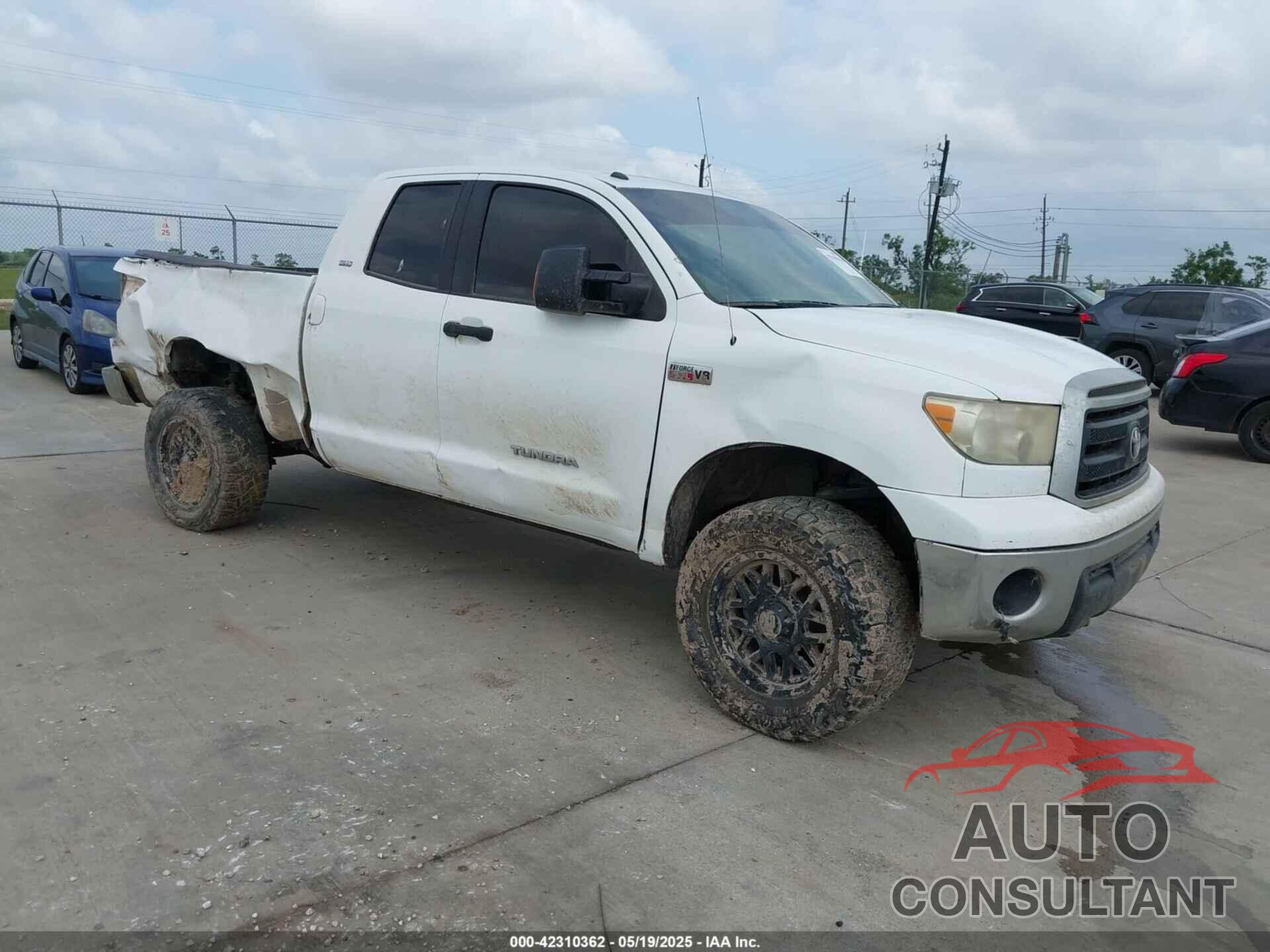 TOYOTA TUNDRA 2011 - 5TFUW5F16BX170743