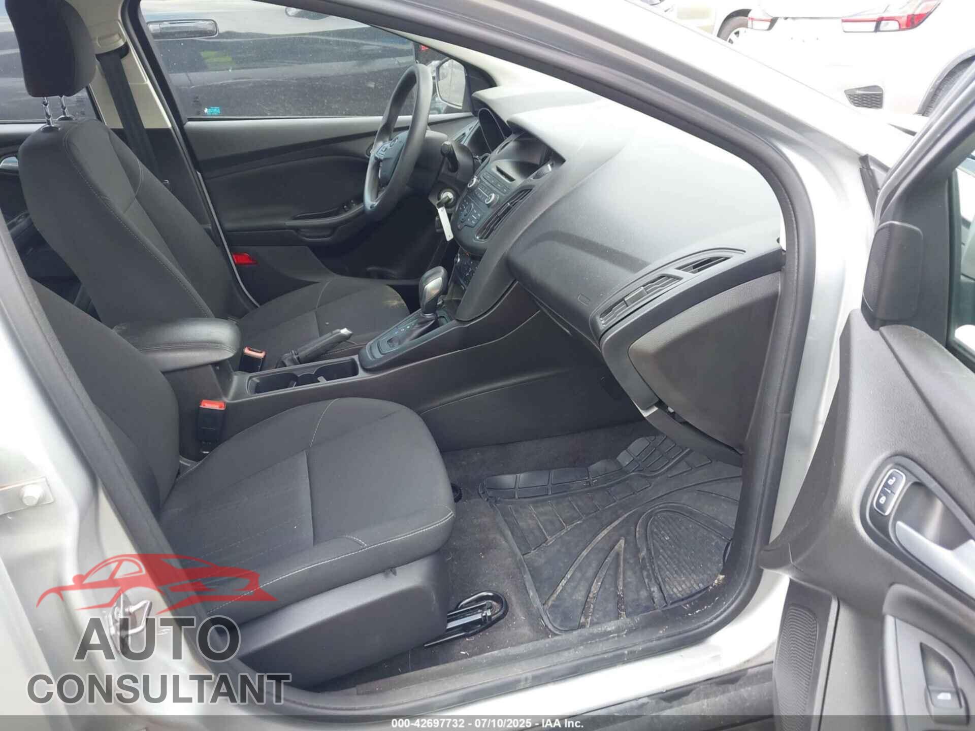 FORD FOCUS 2017 - 1FADP3F22HL236446
