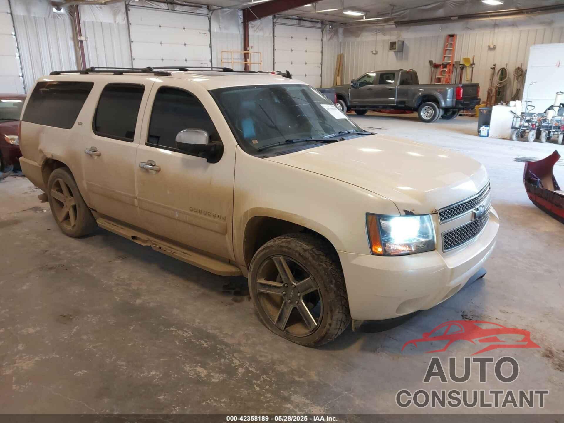 CHEVROLET SUBURBAN 1500 2010 - 1GNUKKE36AR101994