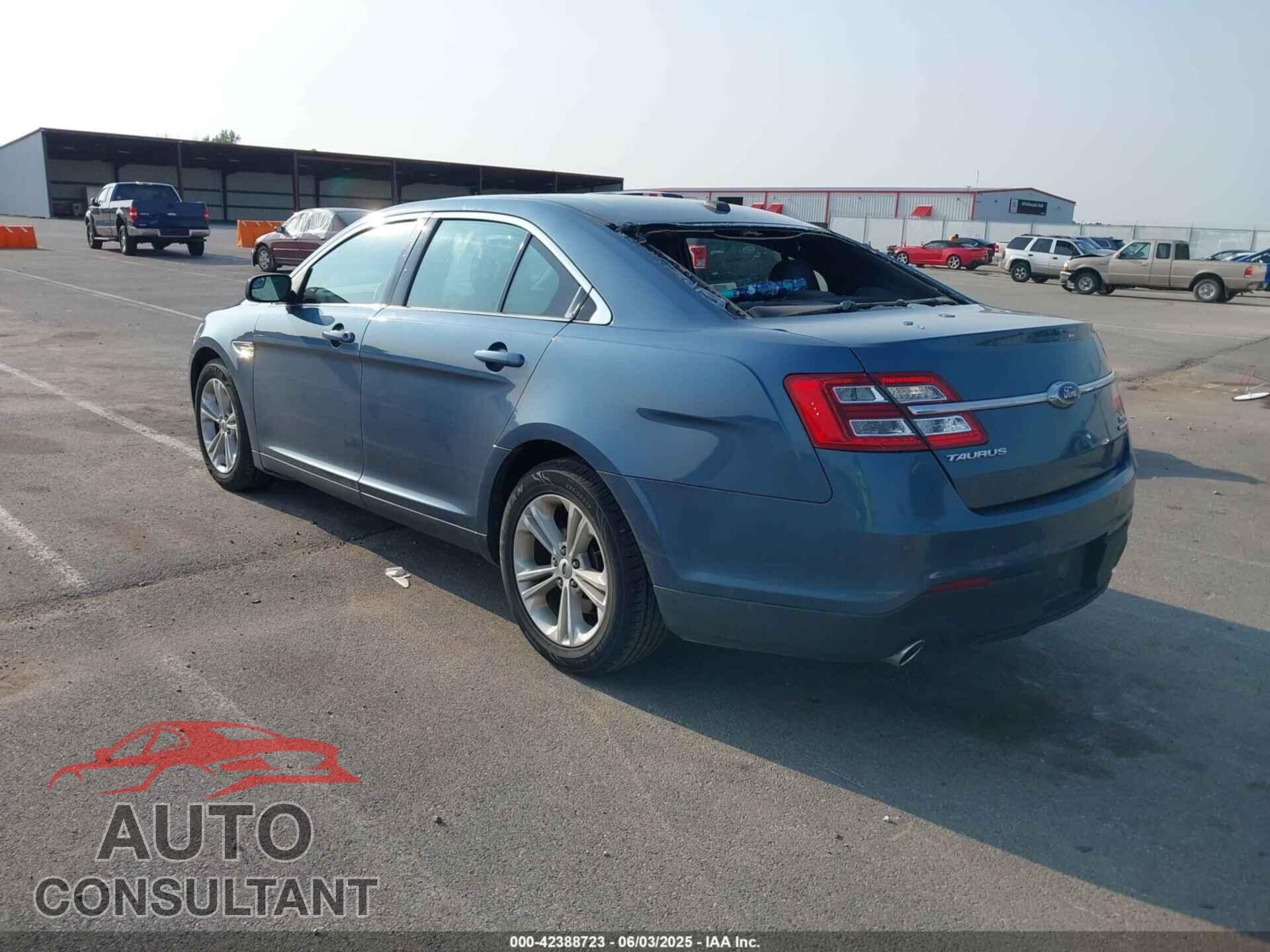 FORD TAURUS 2018 - 1FAHP2E82JG130983