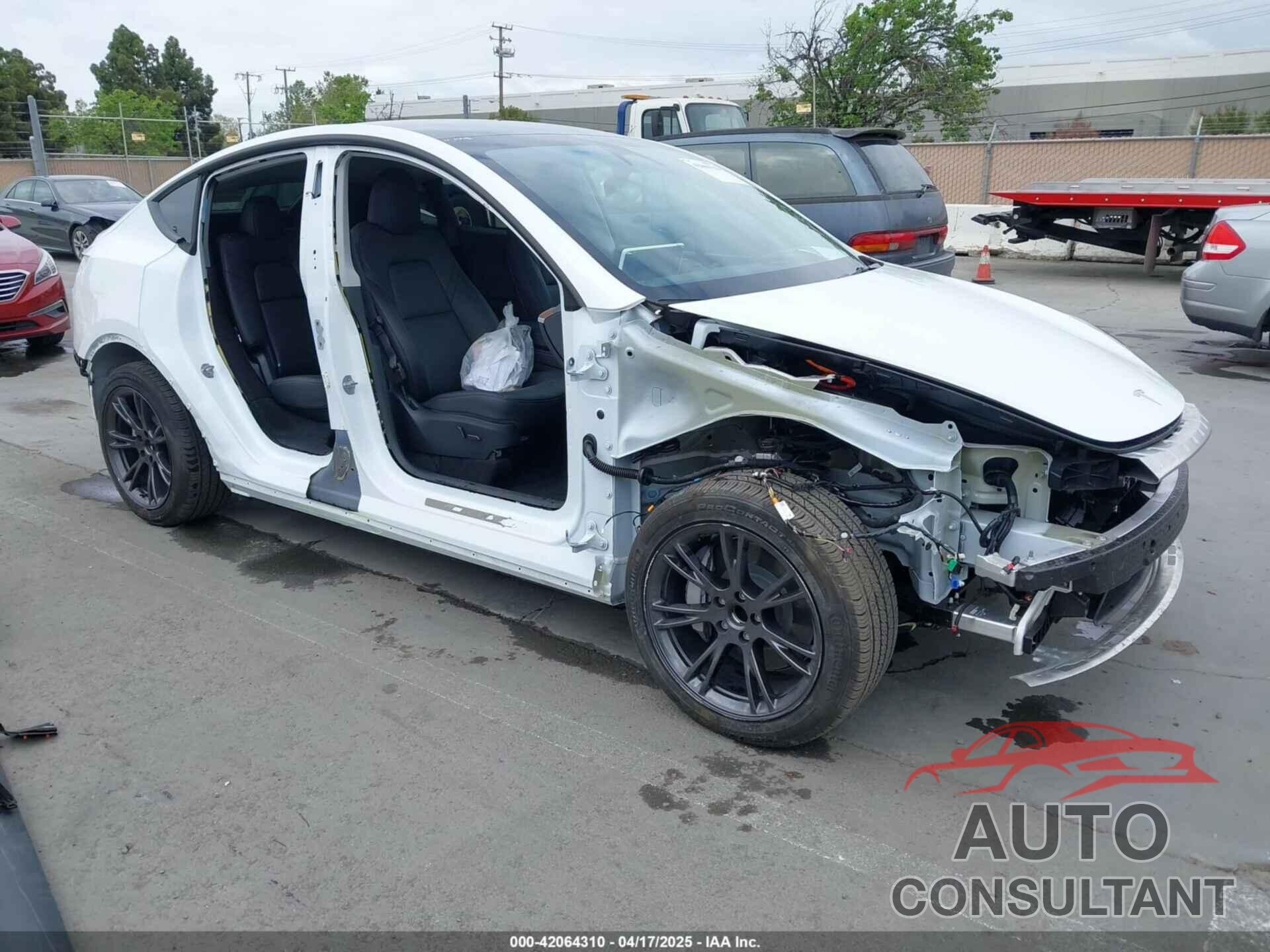 TESLA MODEL Y 2025 - 7SAYGDED0SF281614