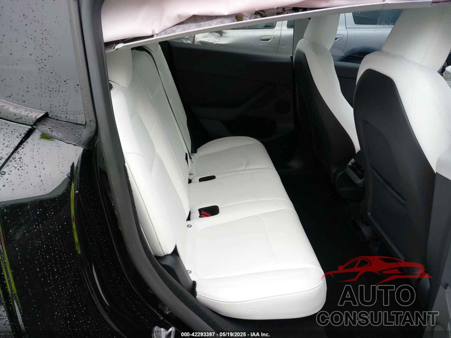 TESLA MODEL Y 2024 - 7SAYGDEE1RF033066