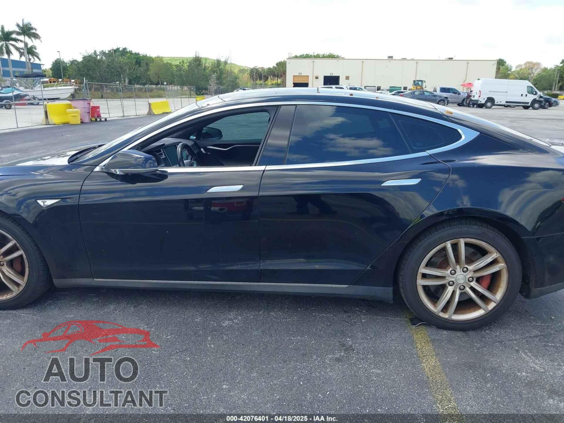 TESLA MODEL S 2015 - 5YJSA1H21FFP79565