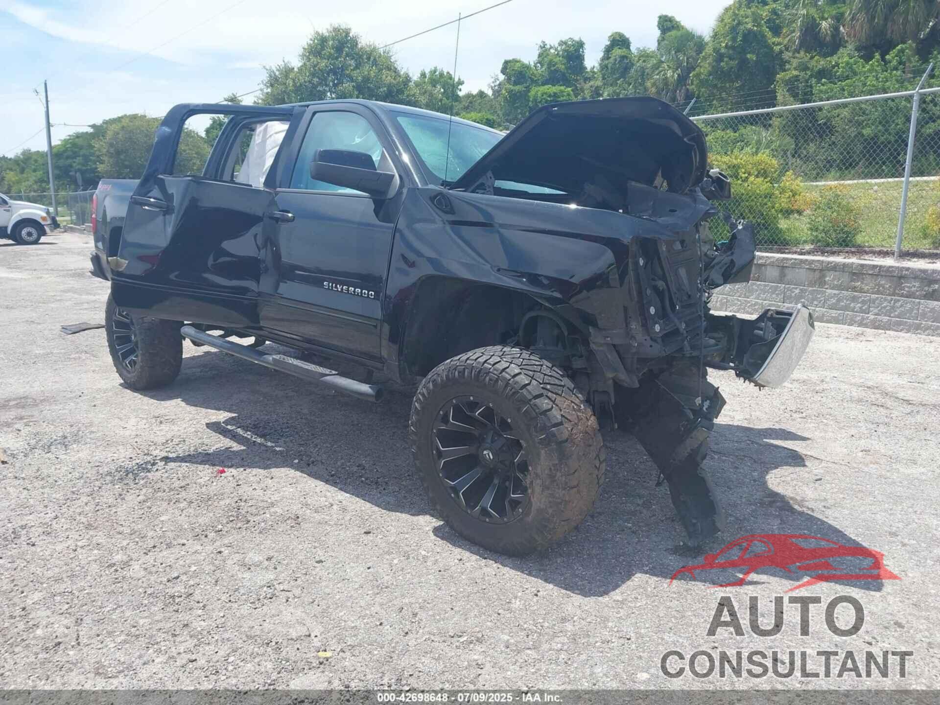 CHEVROLET SILVERADO 1500 2018 - 1GCUKREC2JF218197