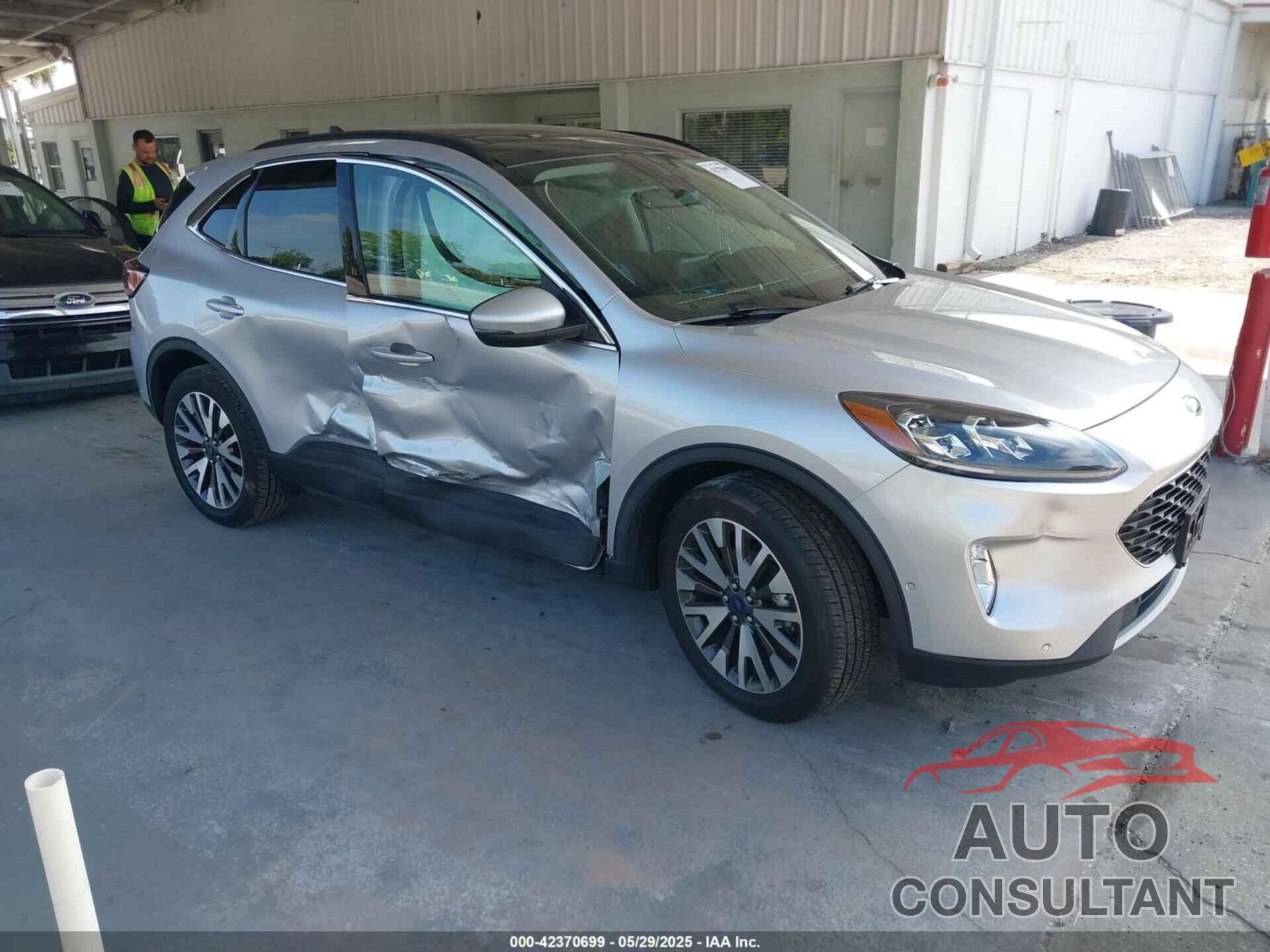 FORD ESCAPE 2020 - 1FMCU9J92LUB28137