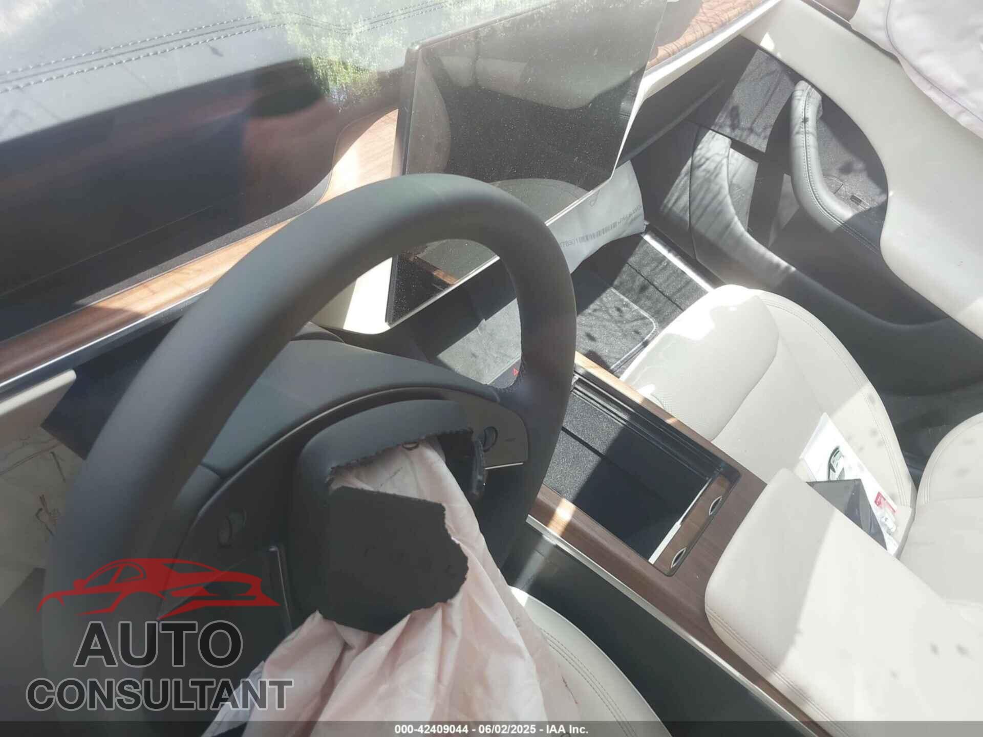 TESLA MODEL S 2025 - 5YJSA1E59SF549183
