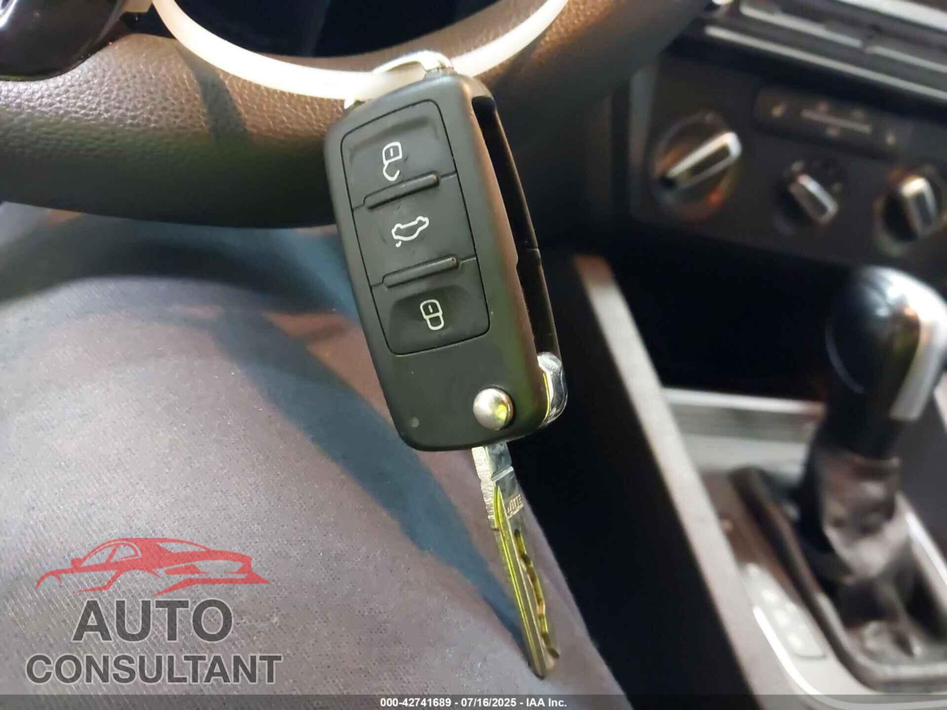 VOLKSWAGEN JETTA 2017 - 3VW2B7AJ0HM399159