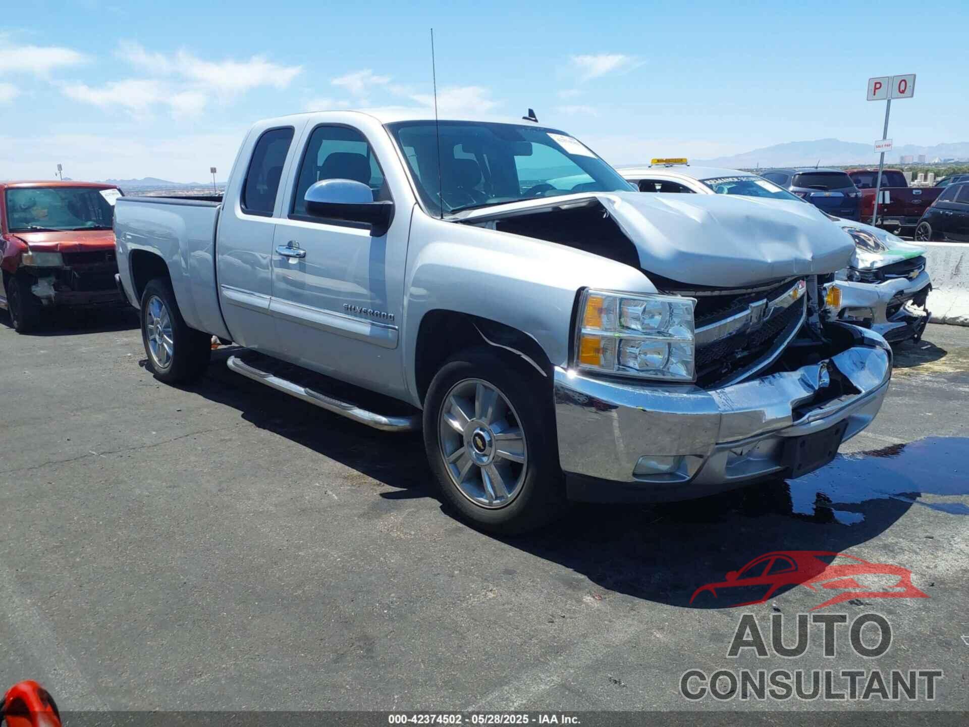 CHEVROLET SILVERADO 1500 2013 - 1GCRCSE03DZ306274