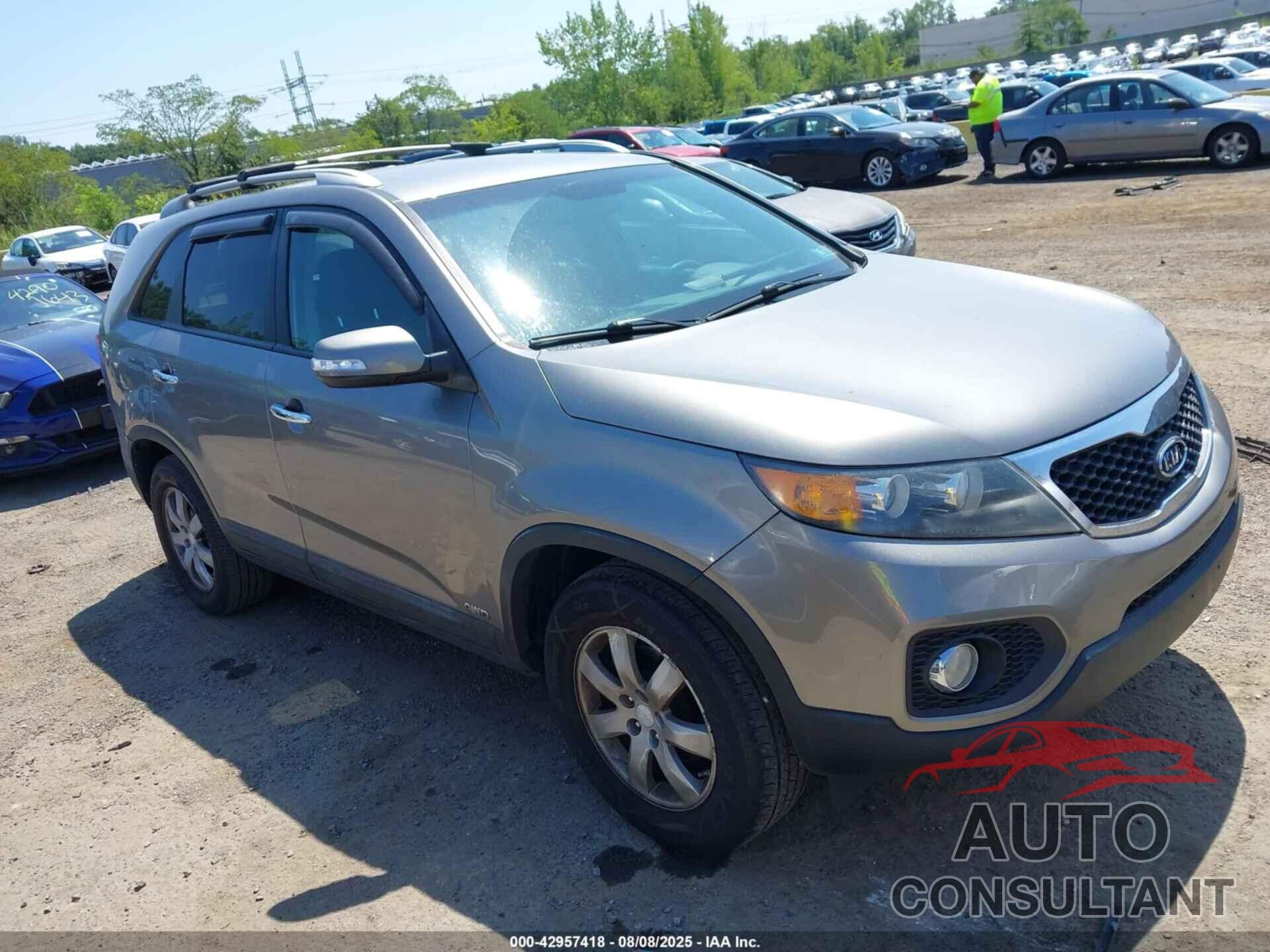 KIA SORENTO 2011 - 5XYKTCA14BG168035