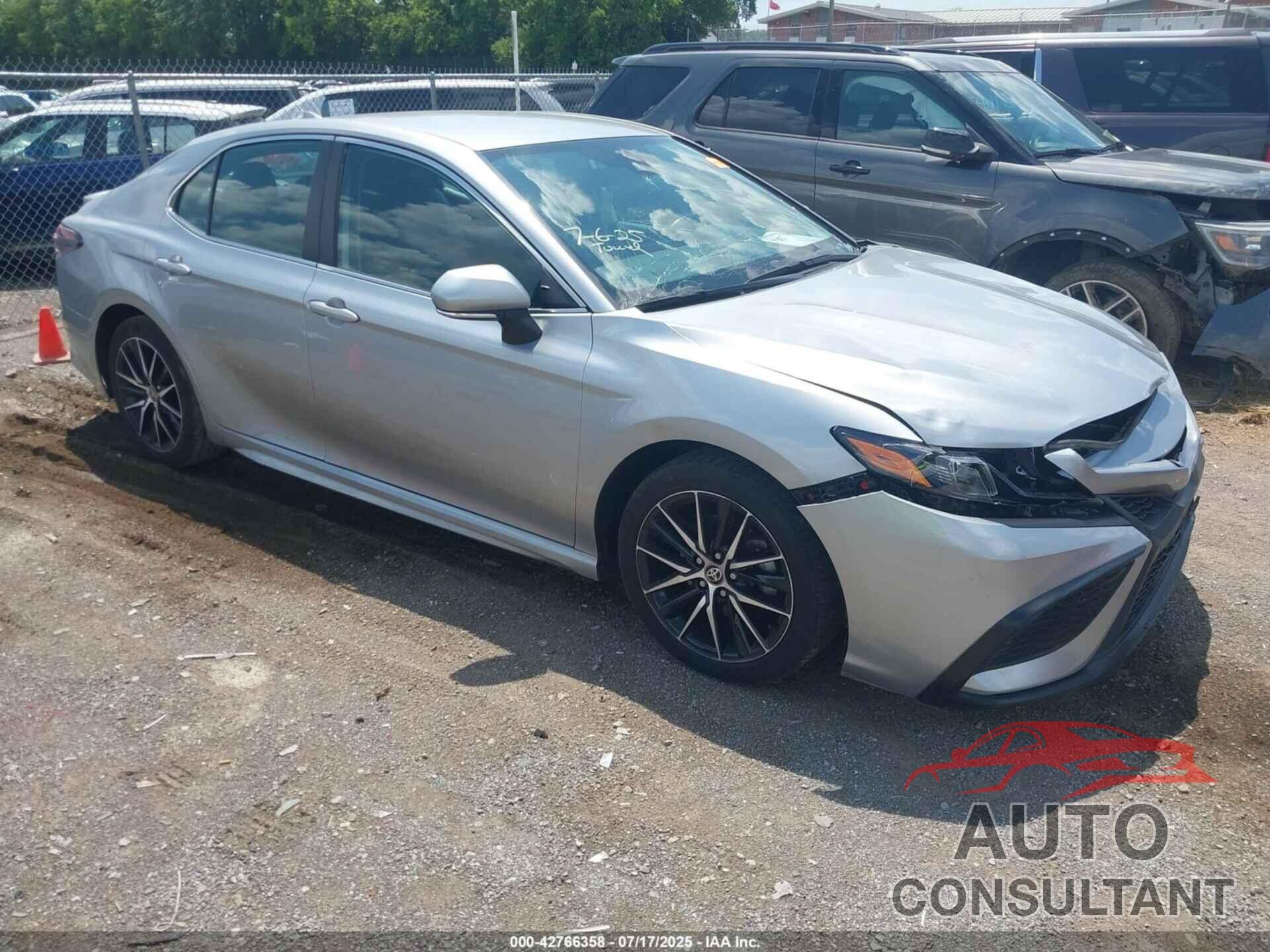 TOYOTA CAMRY 2022 - 4T1G11AK5NU662282