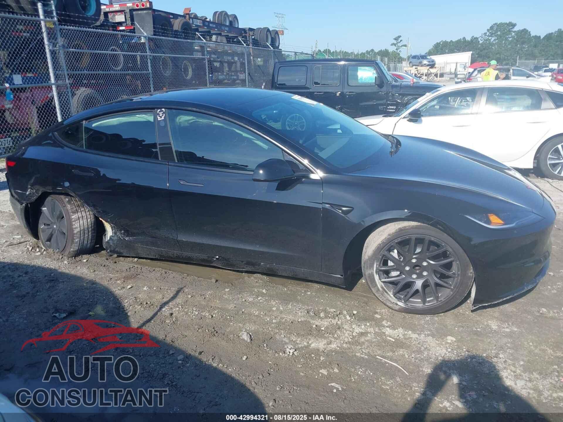 TESLA MODEL 3 2025 - 5YJ3E1EA7SF979056