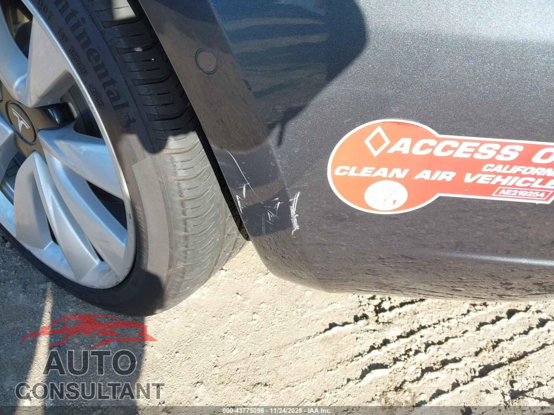 TESLA MODEL 3 2018 - 5YJ3E1EA3JF036743