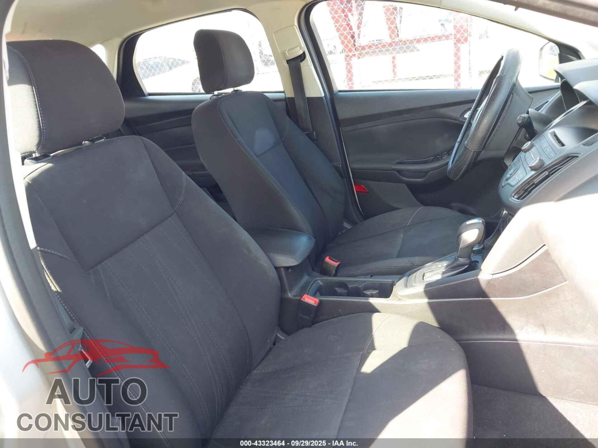 FORD FOCUS 2016 - 1FADP3K22GL283402