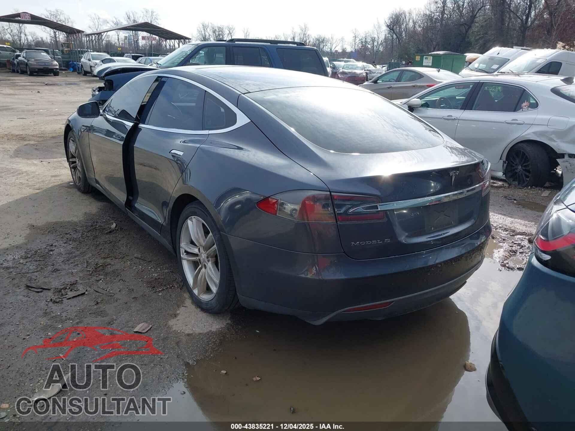 TESLA MODEL S 2015 - 5YJSA1E12FF118221