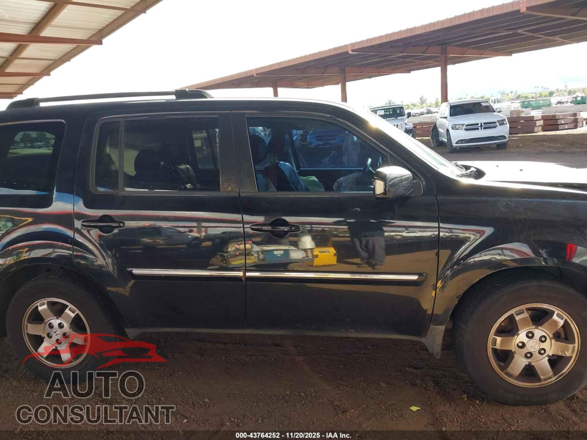 HONDA PILOT 2011 - 5FNYF4H98BB084360