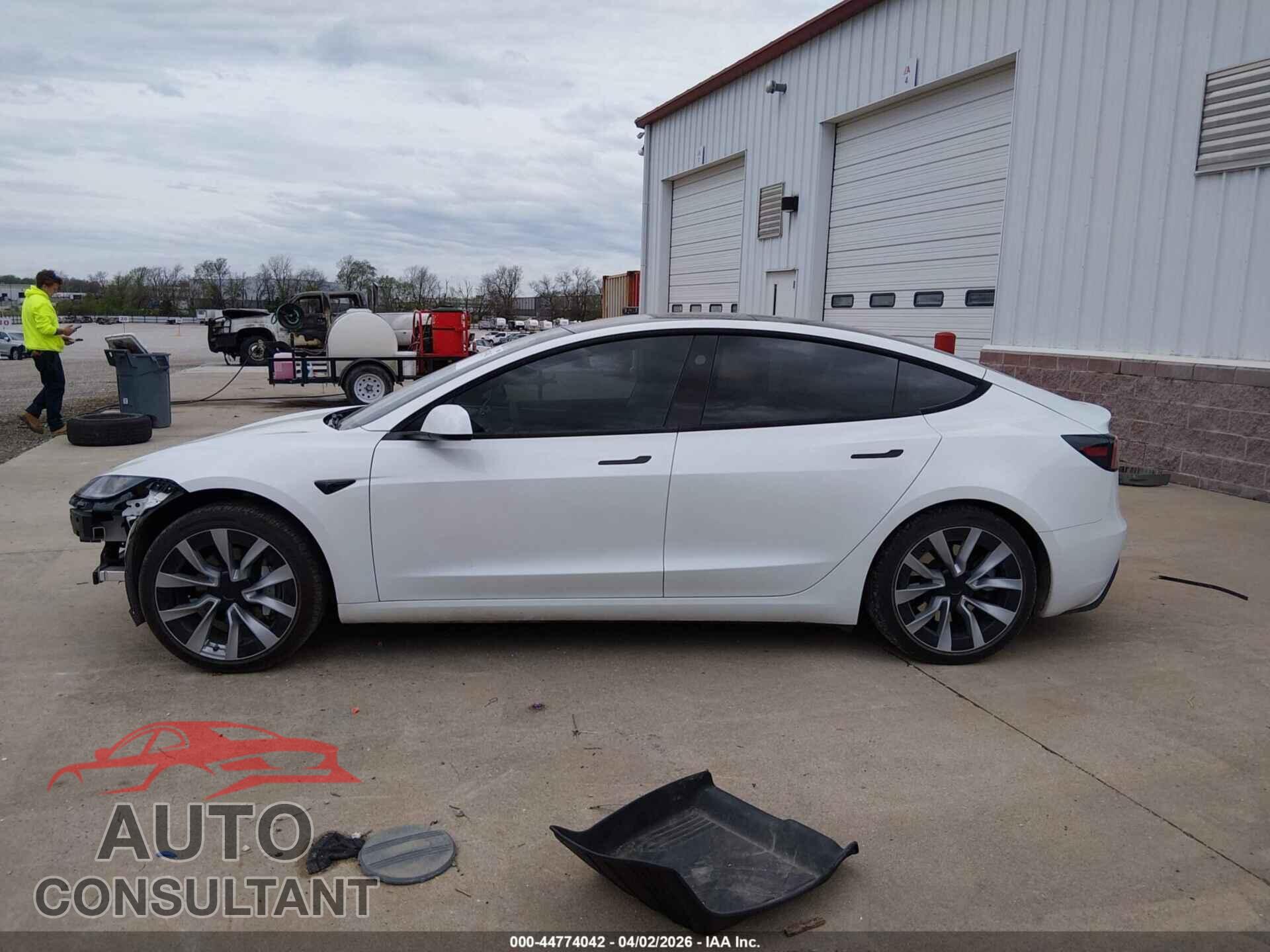 TESLA MODEL 3 2025 - 5YJ3E1EB3SF932910