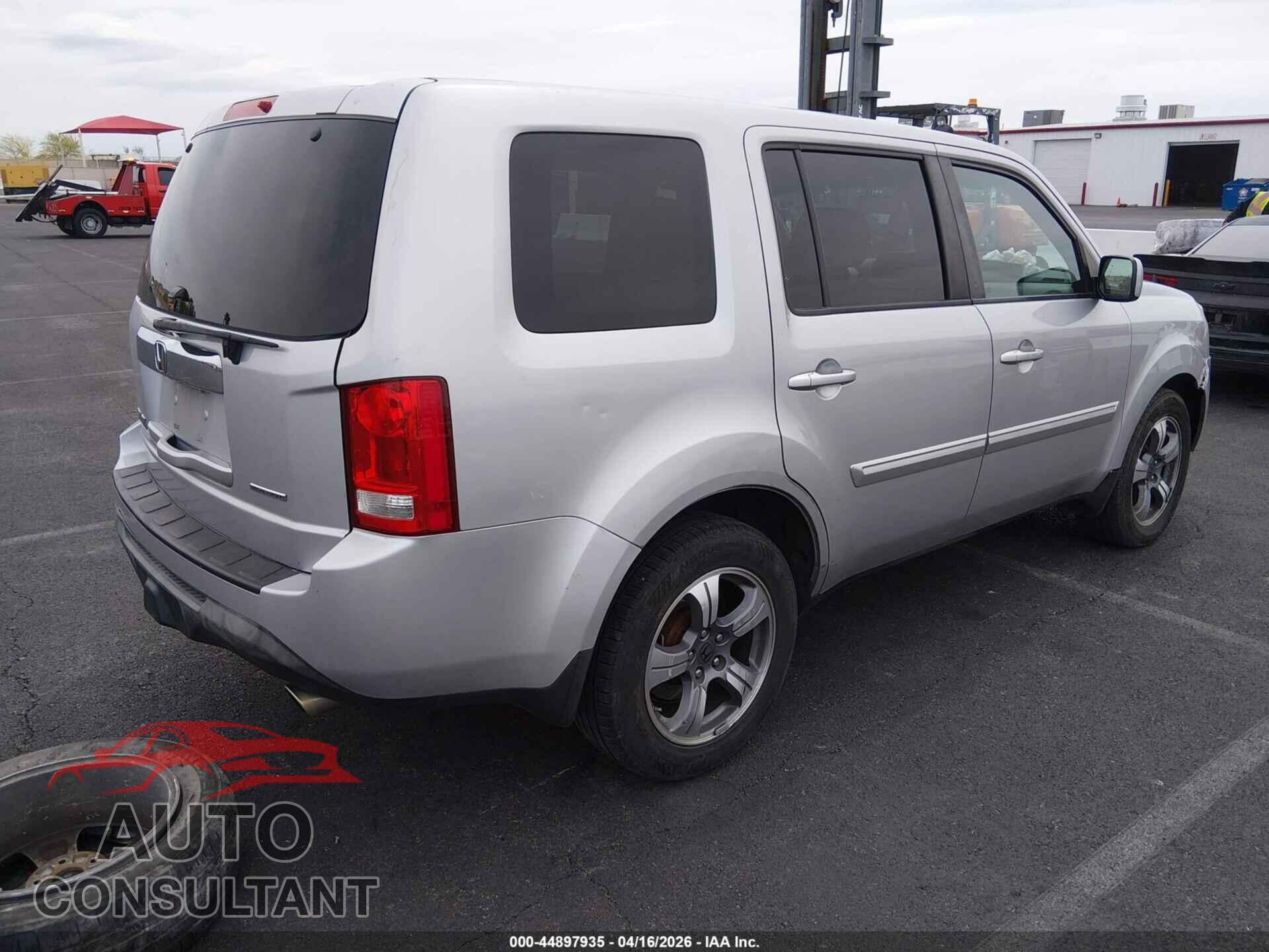 HONDA PILOT 2015 - 5FNYF3H31FB027770