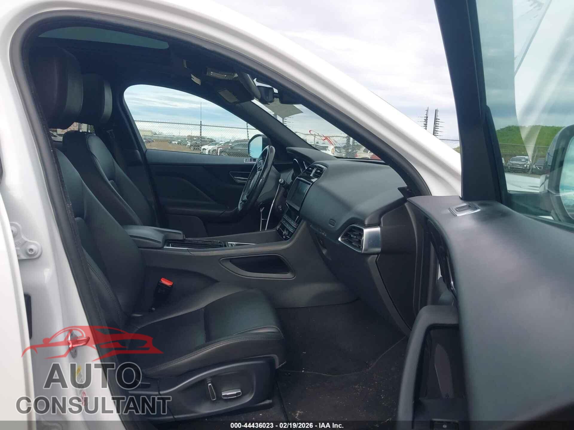 JAGUAR F-PACE 2019 - SADCJ2FX2KA601972