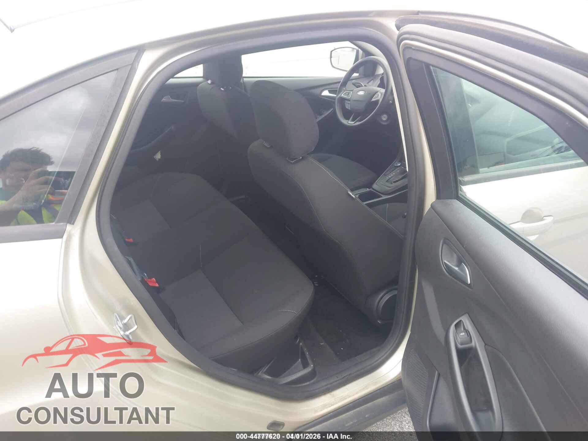 FORD FOCUS 2017 - 1FADP3F20HL320295