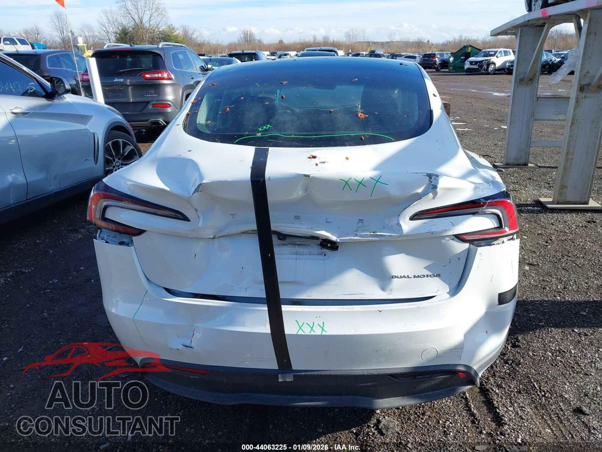 TESLA MODEL 3 2024 - 5YJ3E1EB8RF734124