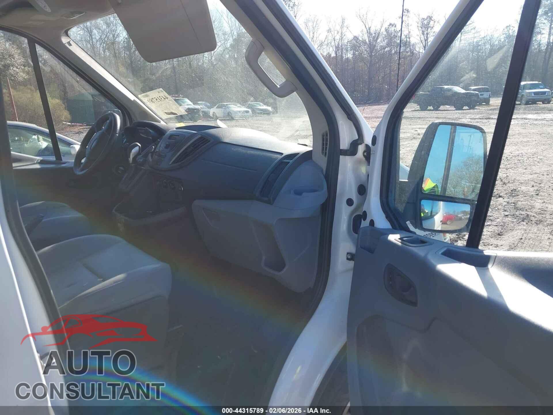 FORD TRANSIT-250 2015 - 1FTNR2XM1FKB33458