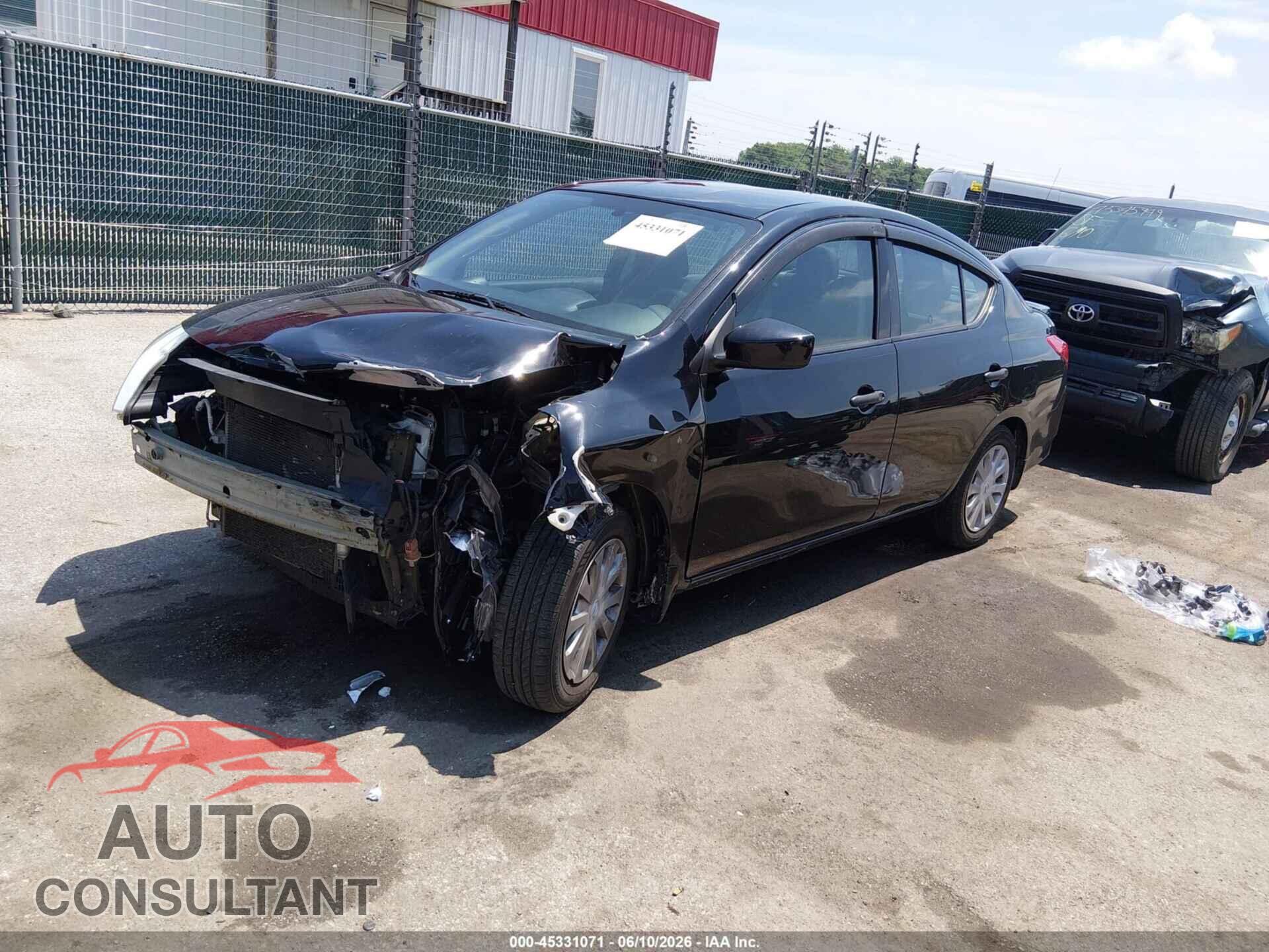 NISSAN VERSA 2019 - 3N1CN7AP3KL806474