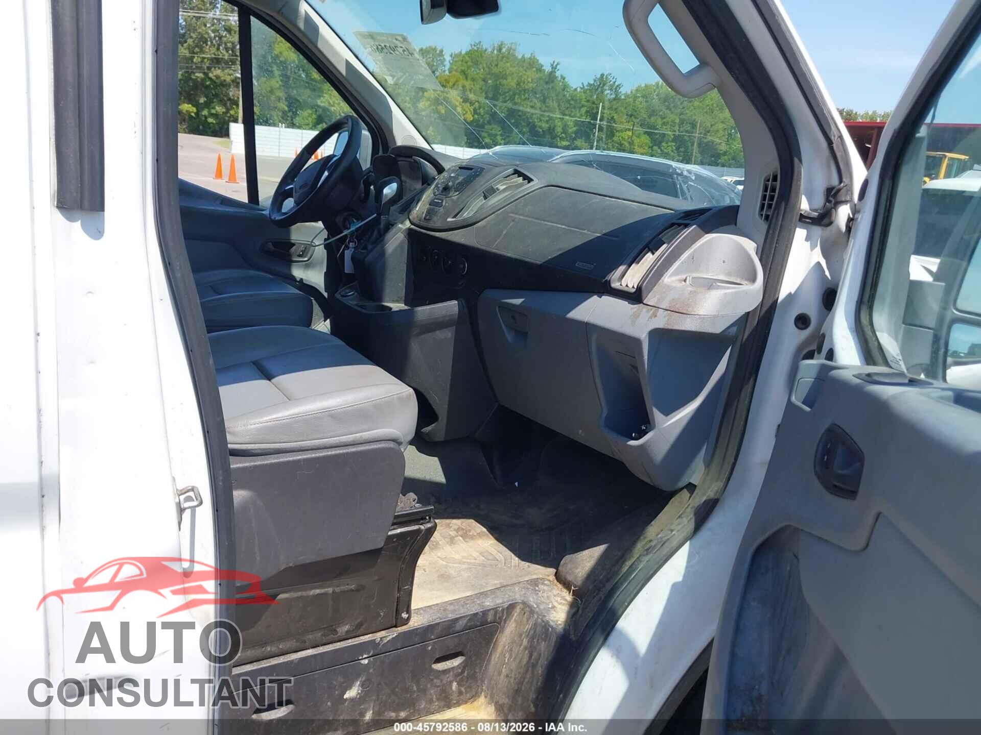 FORD TRANSIT-150 2018 - 1FTYE2YM3JKA25519