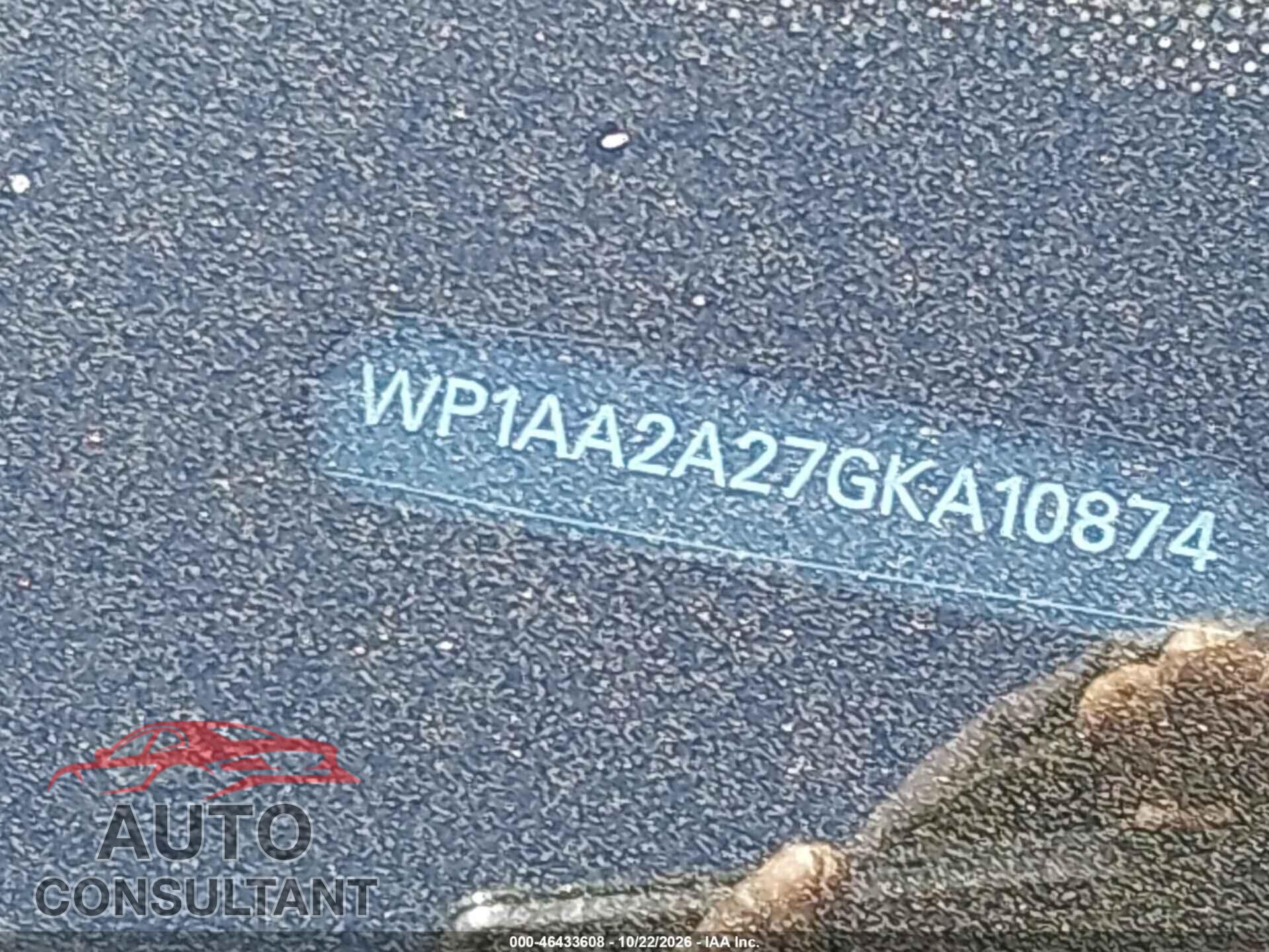 PORSCHE CAYENNE 2016 - WP1AA2A27GKA10874