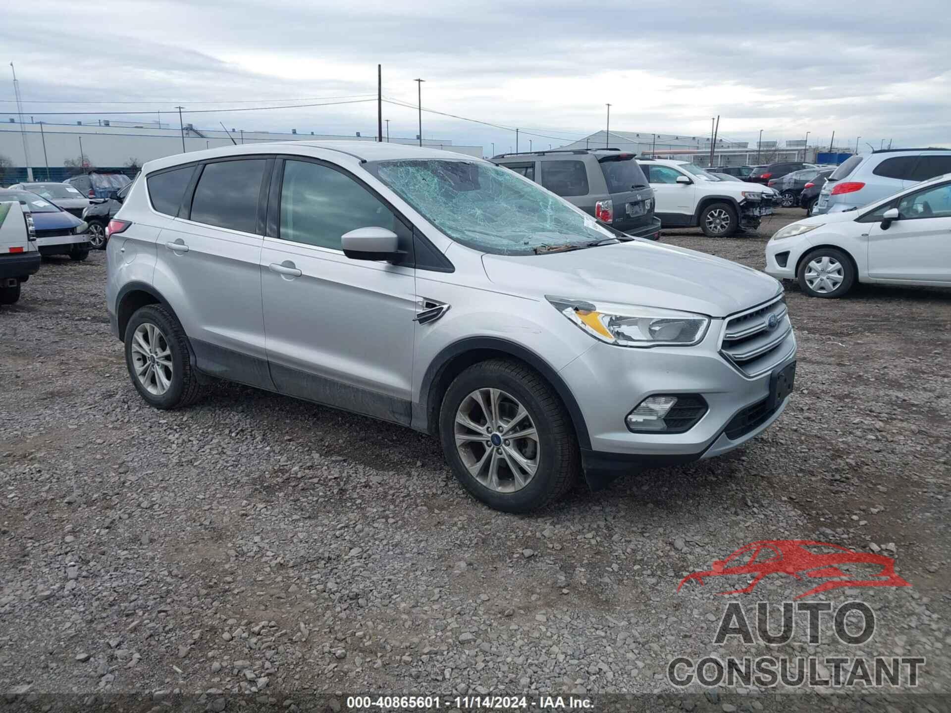 FORD ESCAPE 2017 - 1FMCU0GD8HUA40711