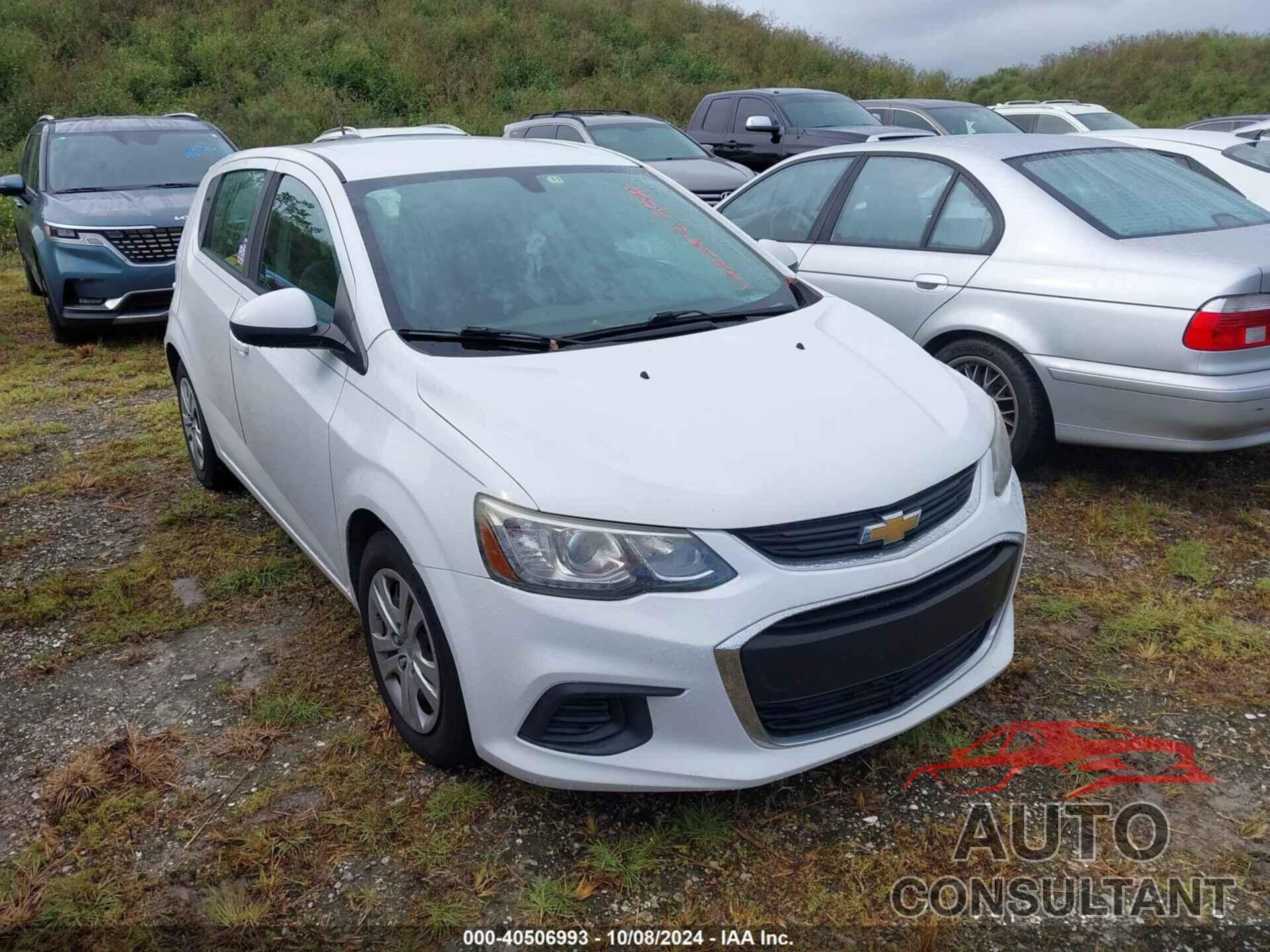 CHEVROLET SONIC 2017 - 1G1JG6SH8H4166785