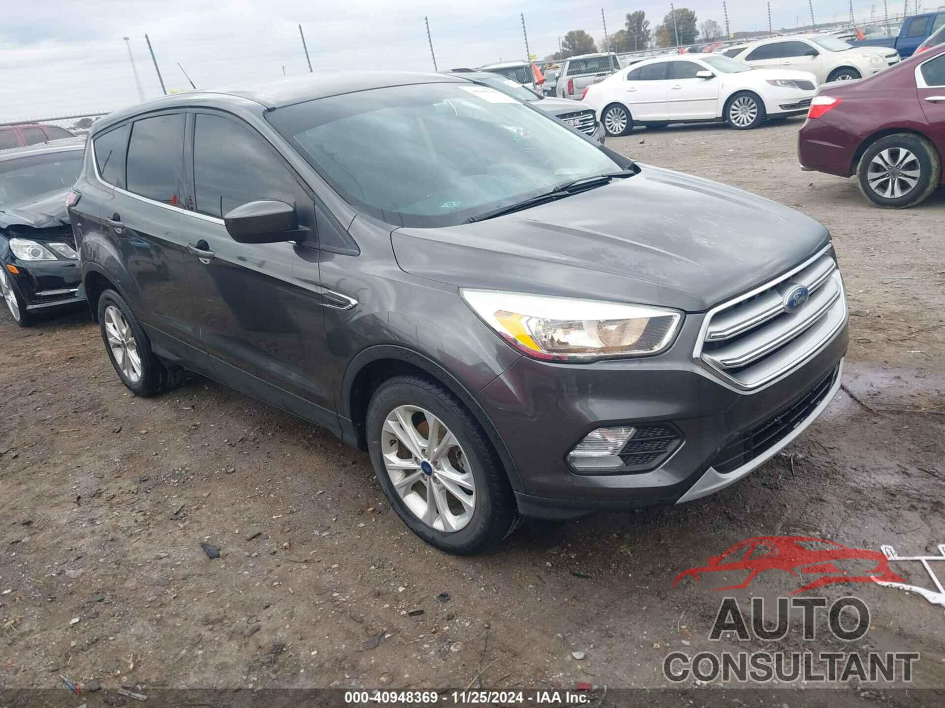 FORD ESCAPE 2017 - 1FMCU0GD5HUC53969