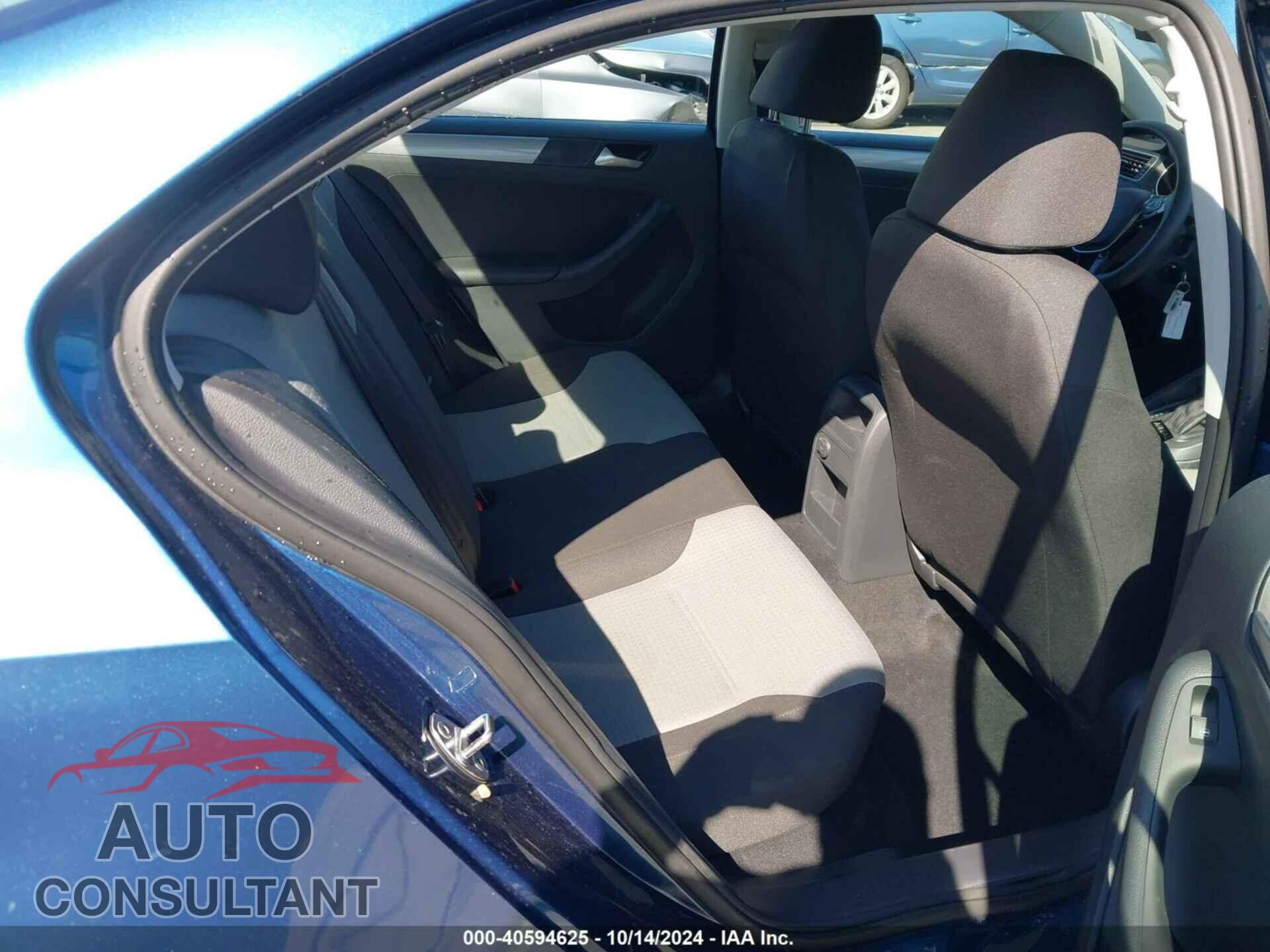 VOLKSWAGEN JETTA 2017 - 3VW2B7AJ7HM386893