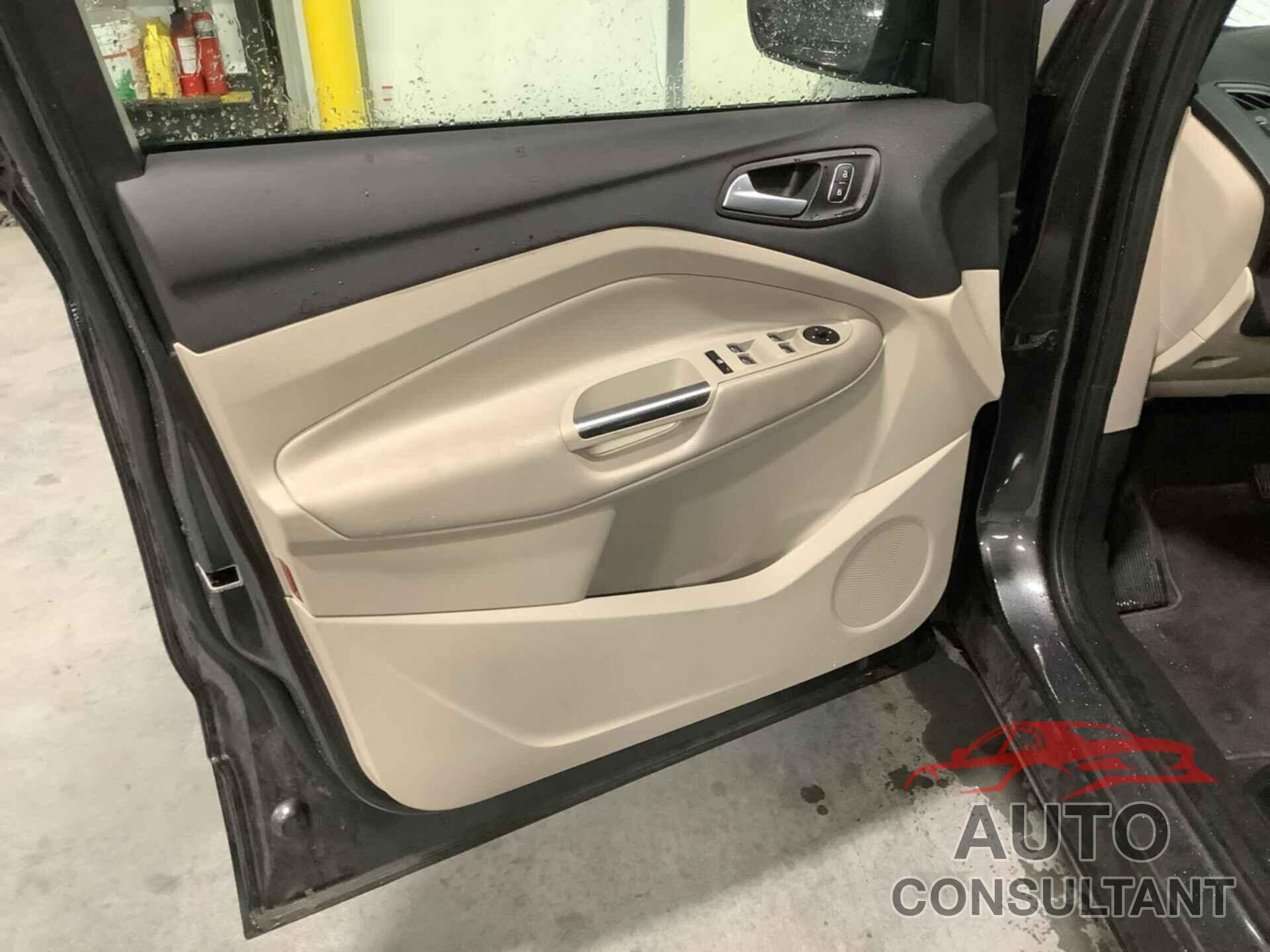FORD ESCAPE 2019 - 1FMCU0GDXKUC36964
