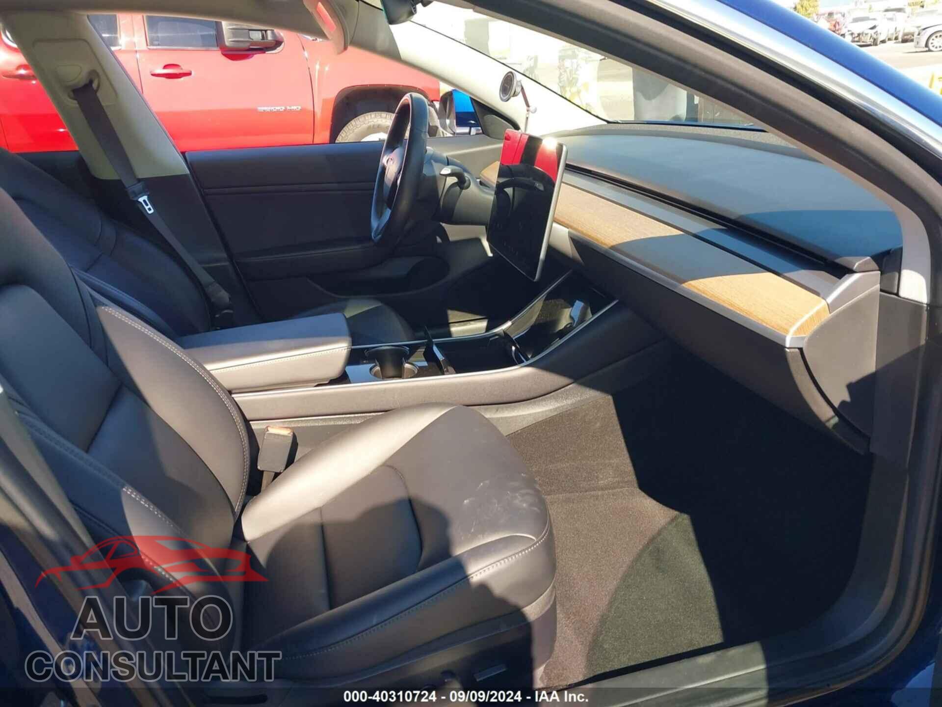 TESLA MODEL 3 2018 - 5YJ3E1EA0JF004302