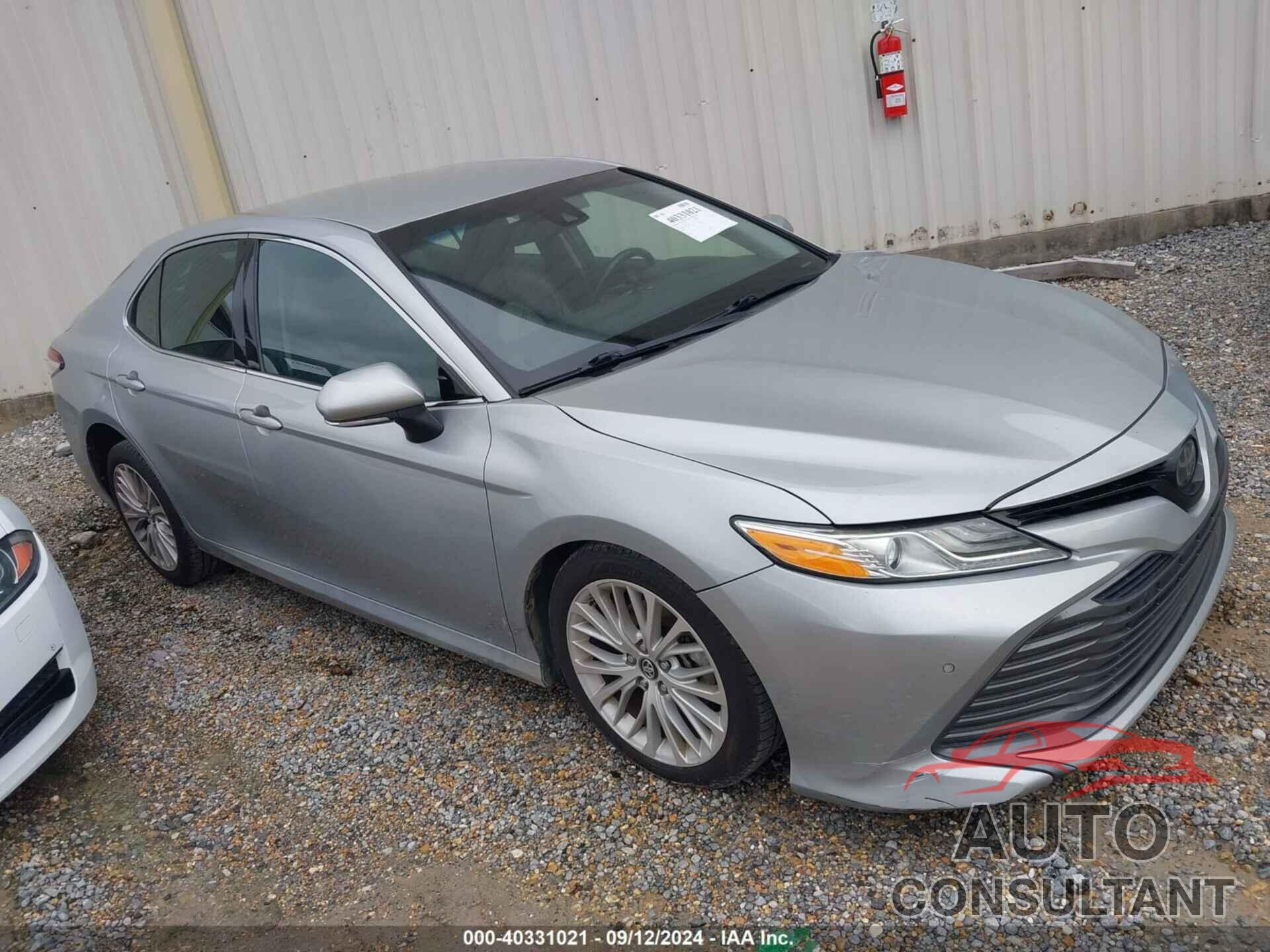 TOYOTA CAMRY 2018 - 4T1B11HK4JU129429