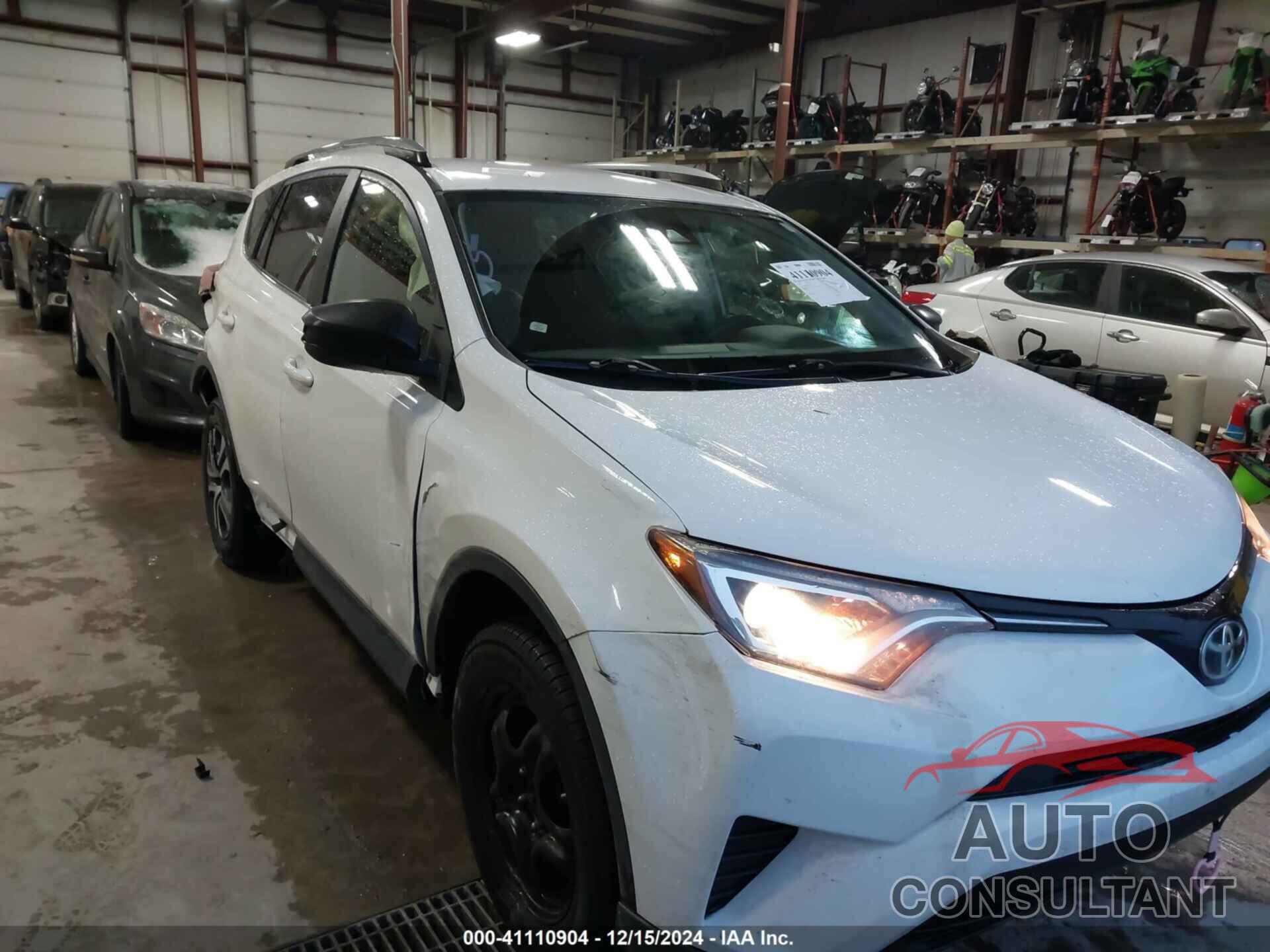 TOYOTA RAV4 2017 - JTMBFREV9HJ157094