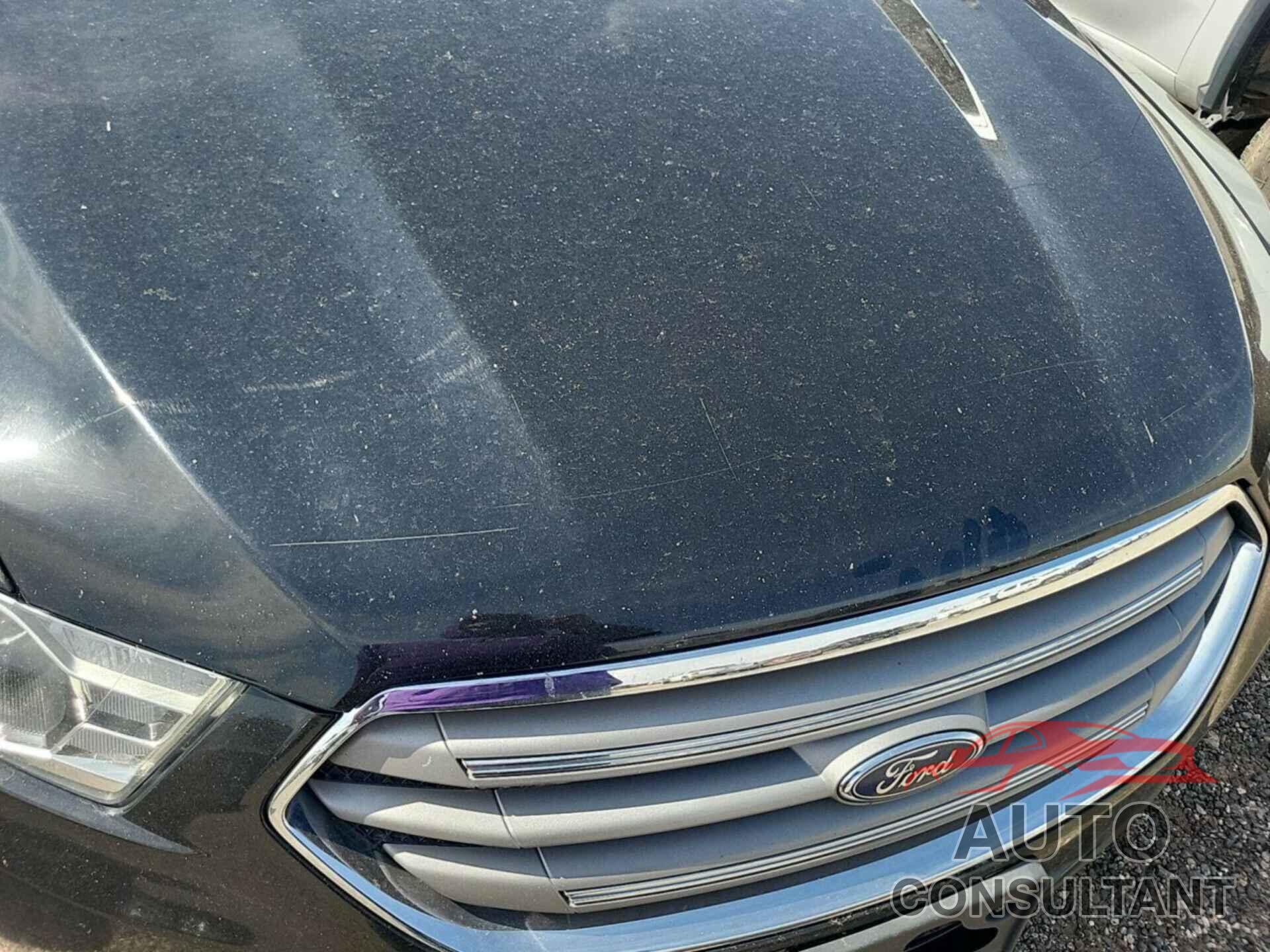 FORD TAURUS 2018 - 1FAHP2E89JG111203