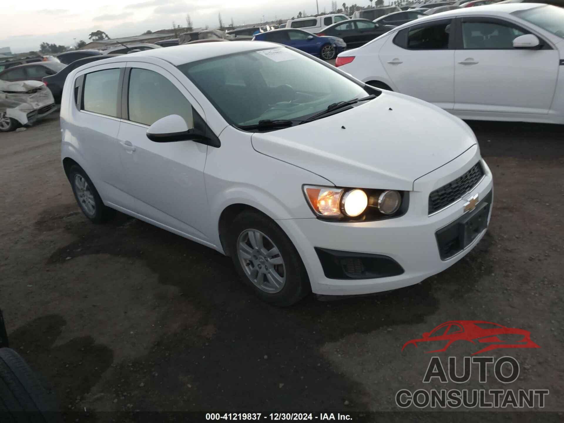 CHEVROLET SONIC 2015 - 1G1JC6SH4F4164279