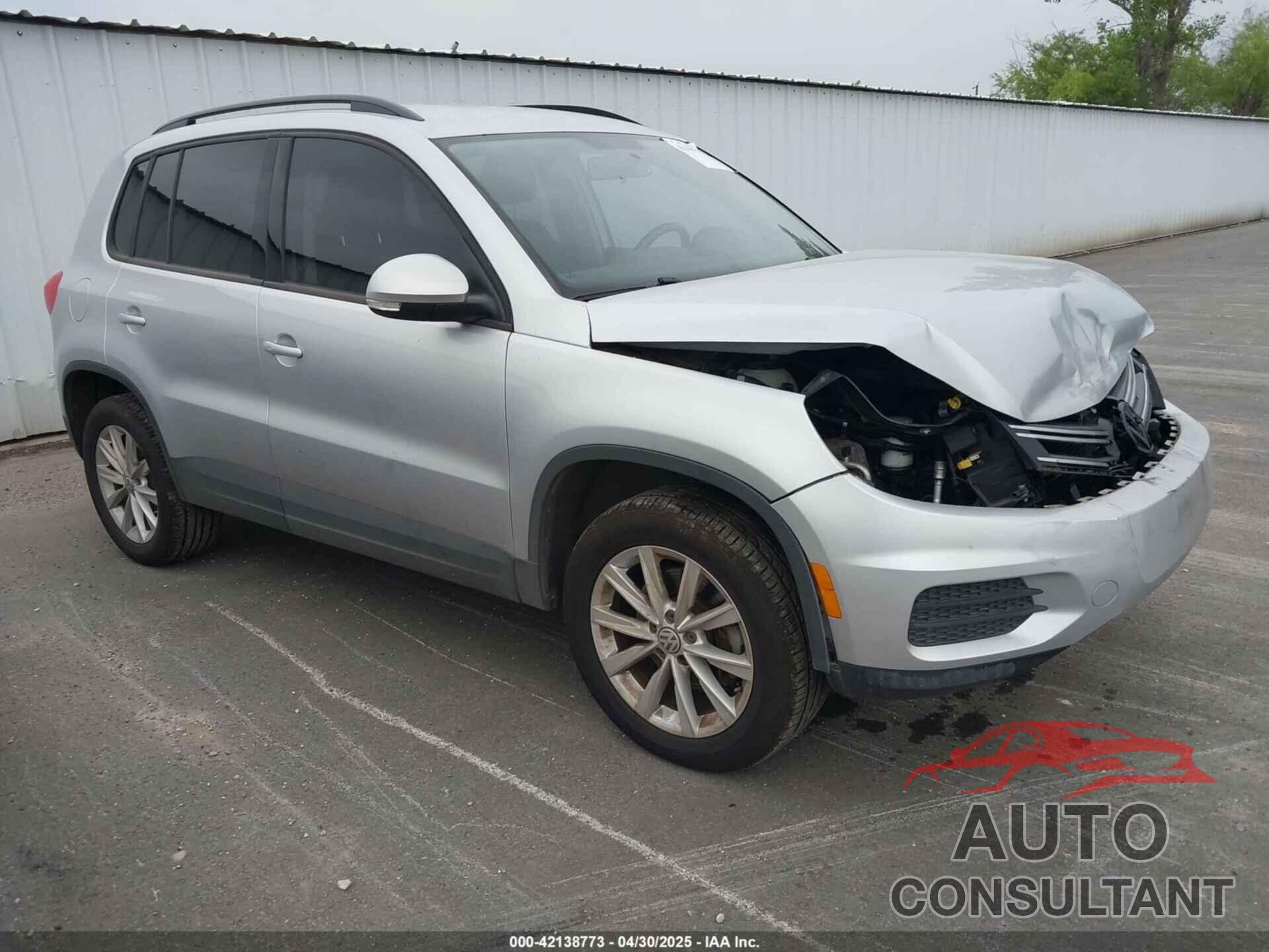 VOLKSWAGEN TIGUAN 2017 - WVGAV7AX5HK044520