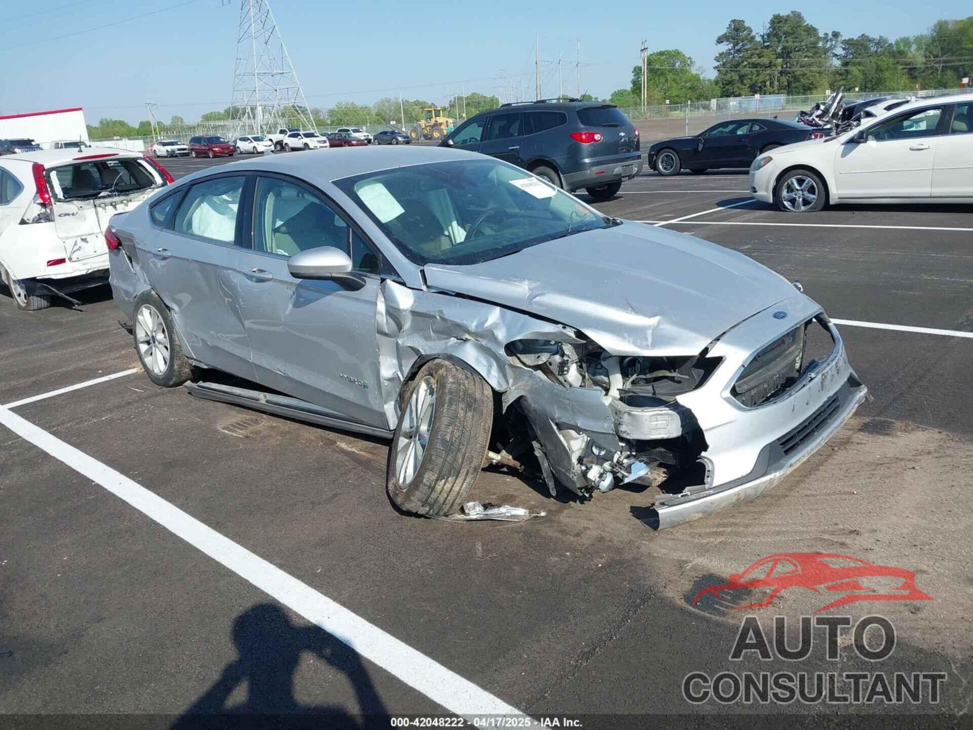 FORD FUSION HYBRID 2019 - 3FA6P0LU7KR147641