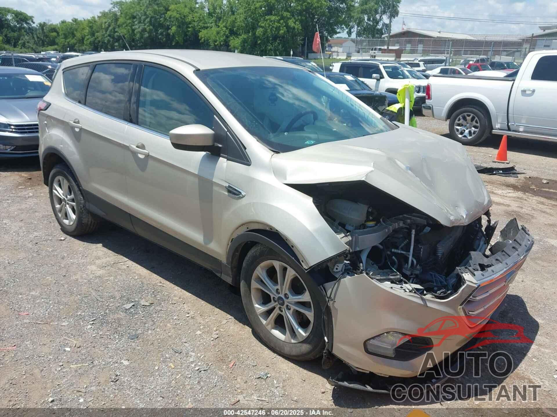 FORD ESCAPE 2017 - 1FMCU0GDXHUC43423