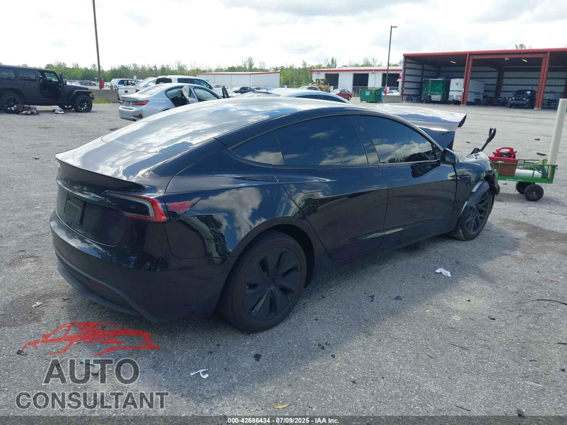 TESLA MODEL 3 2024 - 5YJ3E1EA4RF856745