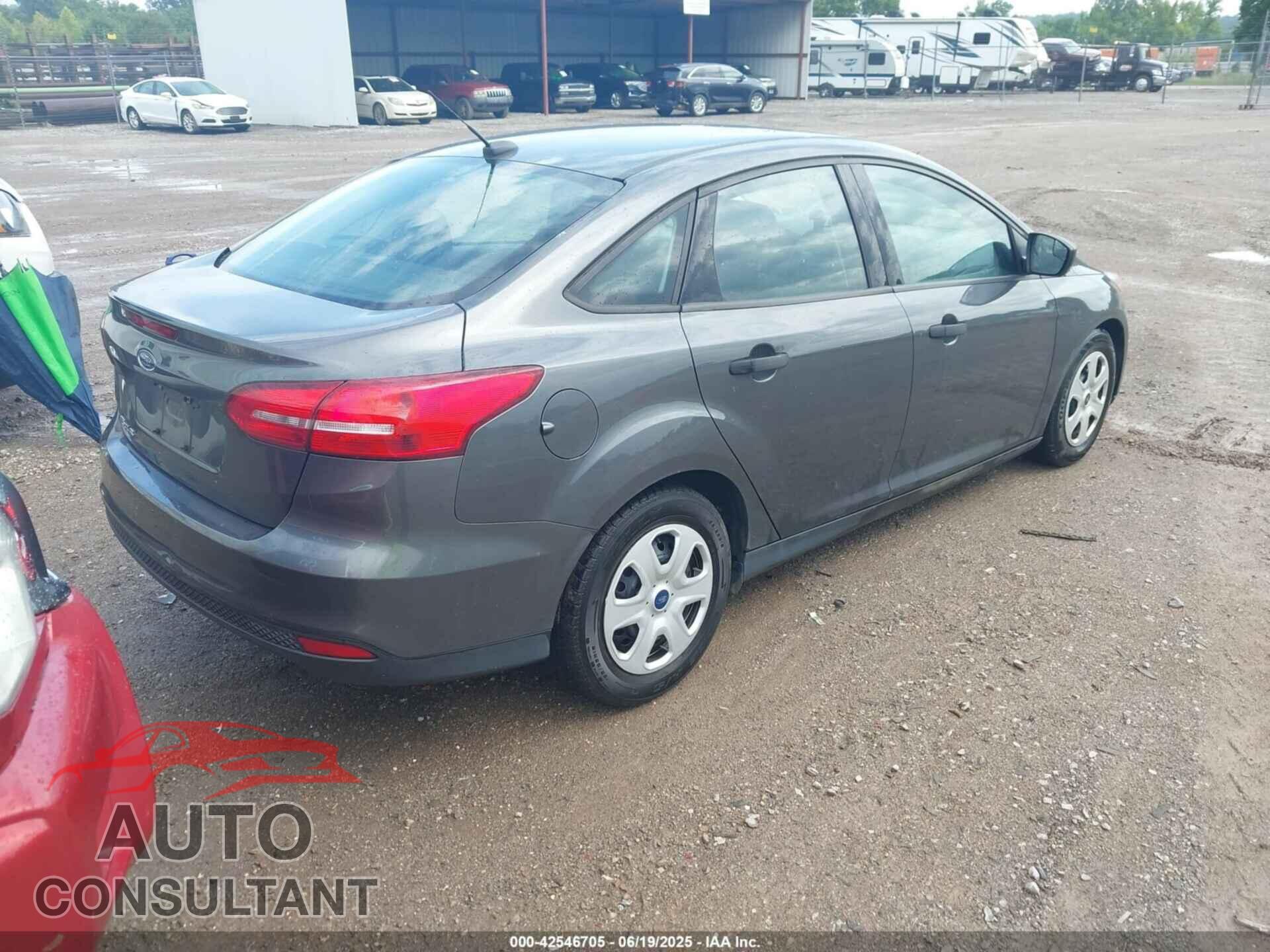FORD FOCUS 2017 - 1FADP3E24HL301329