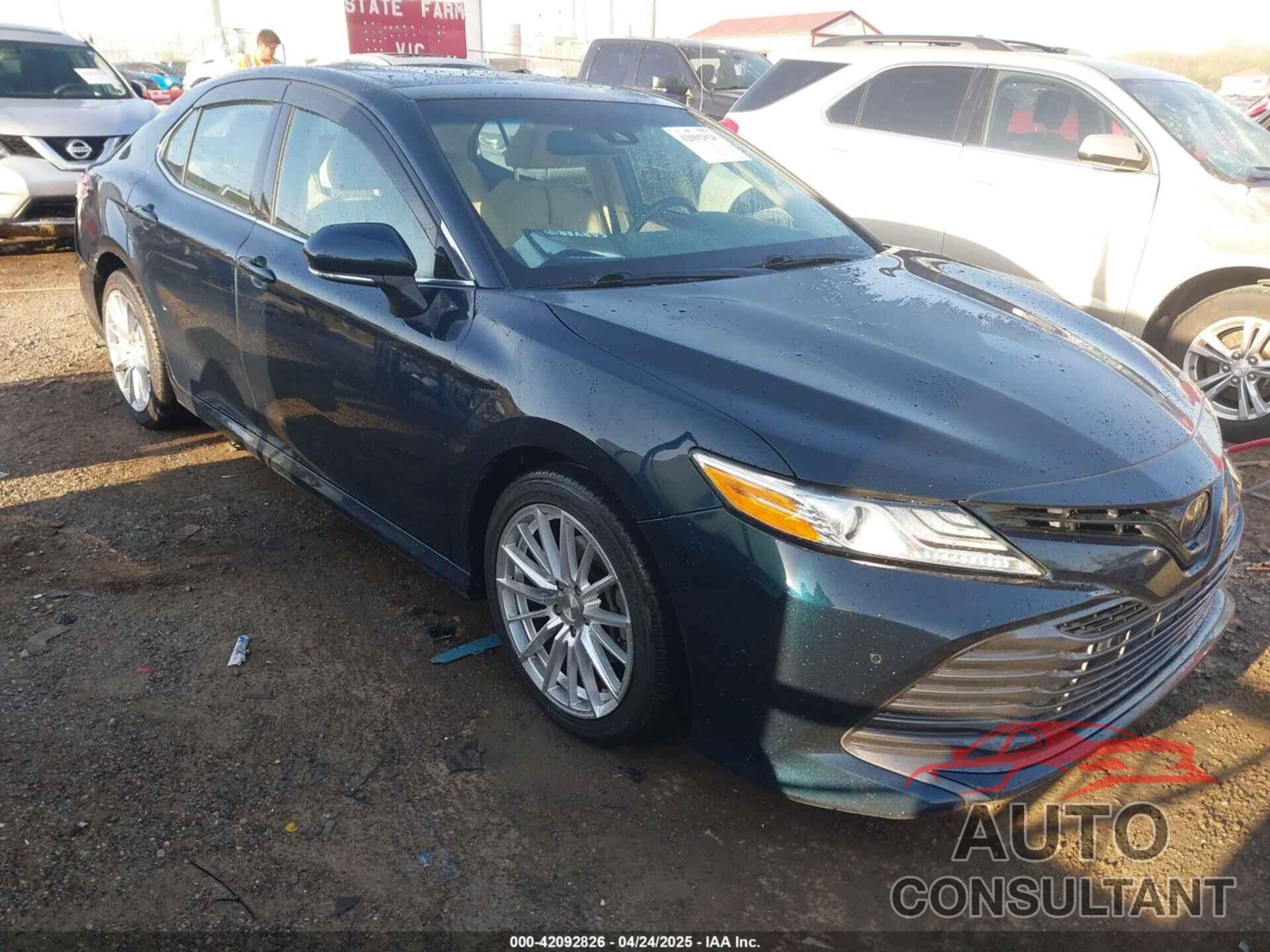 TOYOTA CAMRY 2018 - 4T1B11HK4JU546761