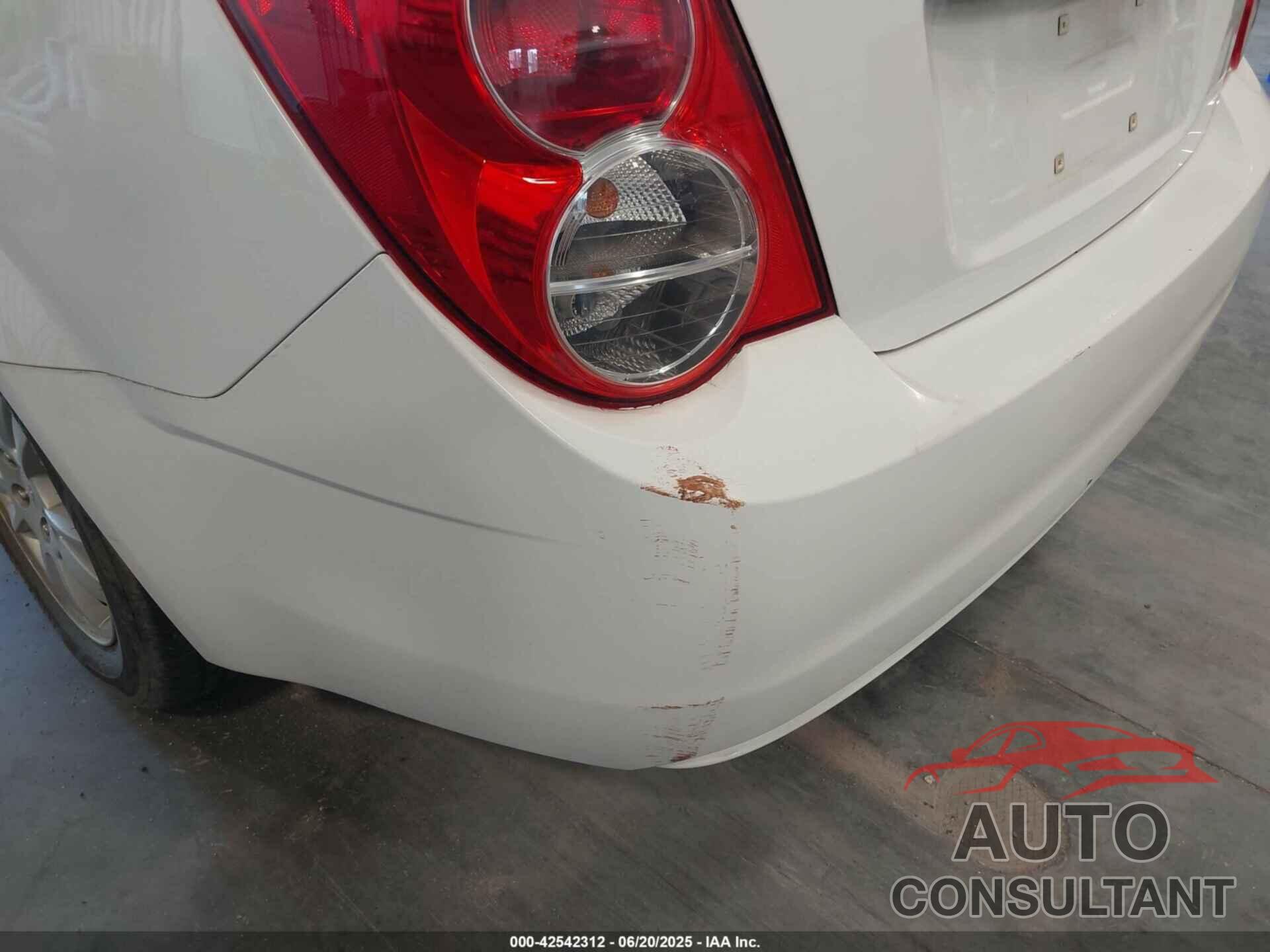 CHEVROLET SONIC 2015 - 1G1JC5SH4F4136377