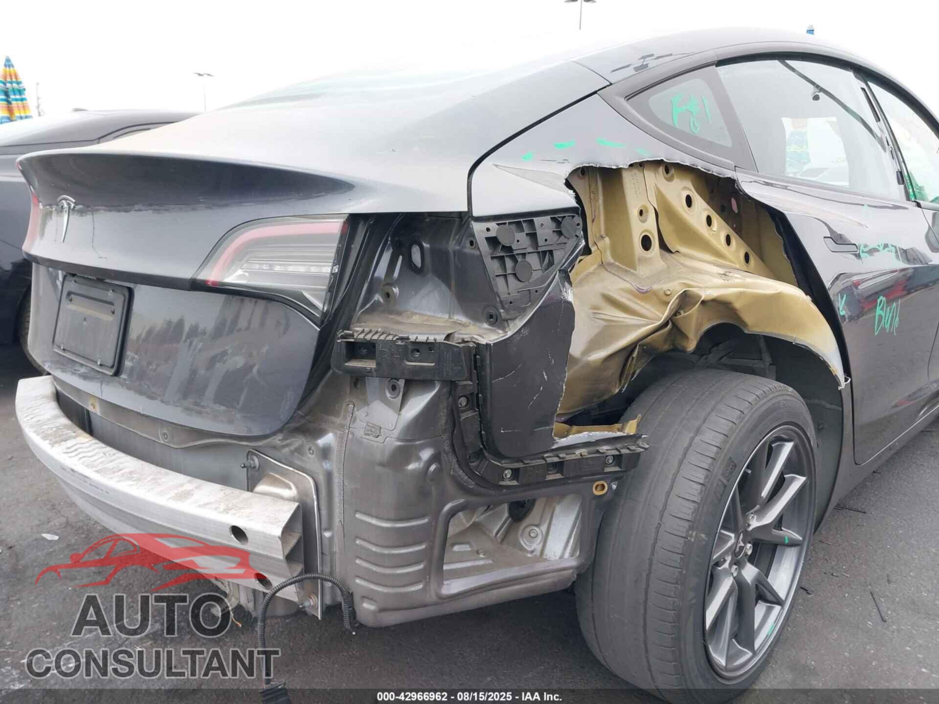 TESLA MODEL 3 2021 - 5YJ3E1EA1MF052590