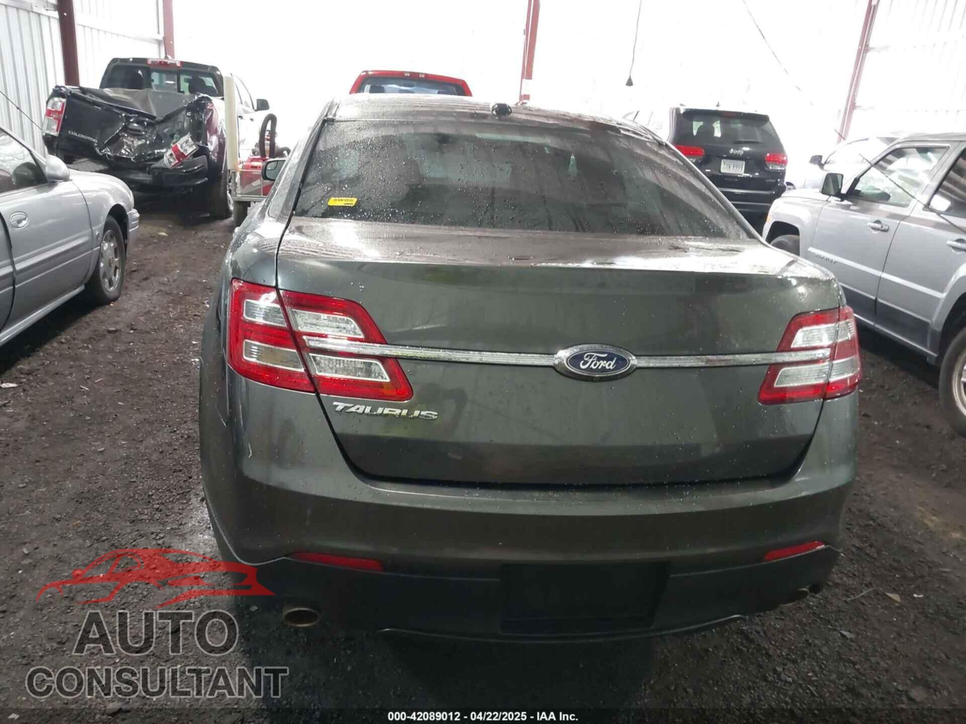 FORD TAURUS 2015 - 1FAHP2D82FG164365